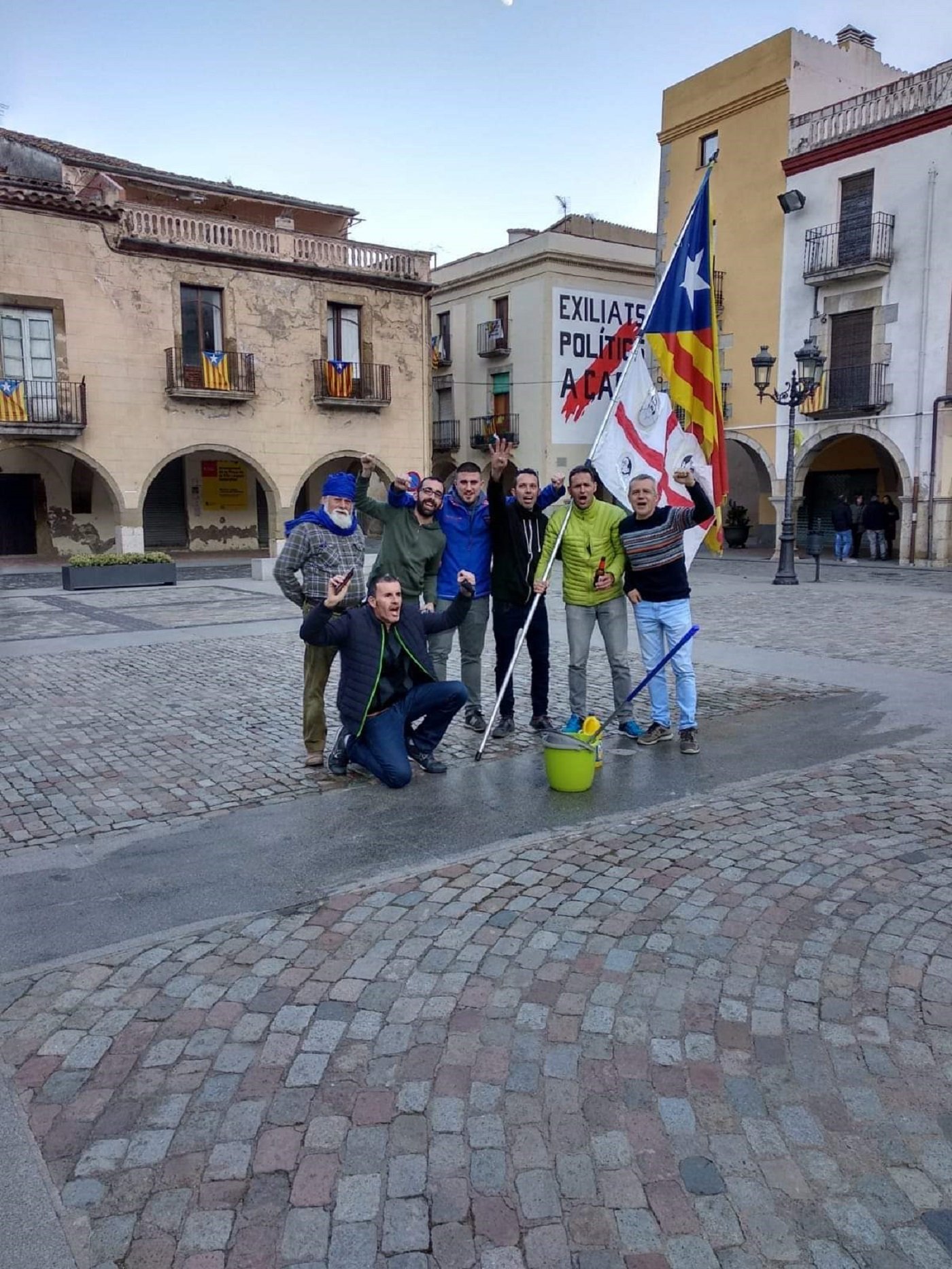 VÍDEO: L'enginyosa acció dels veïns d'Amer després de la visita de Cs