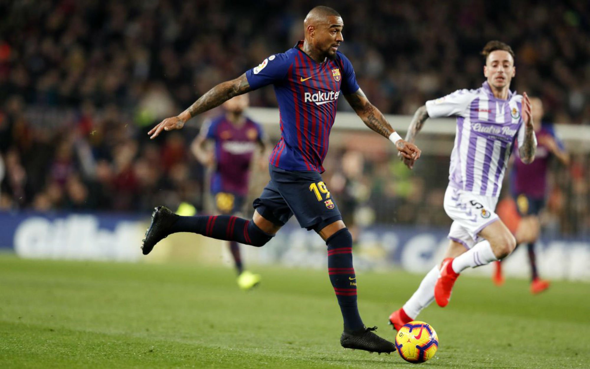 Roban 300.000 euros a Boateng mientras jugaba contra el Valladolid con el Barça