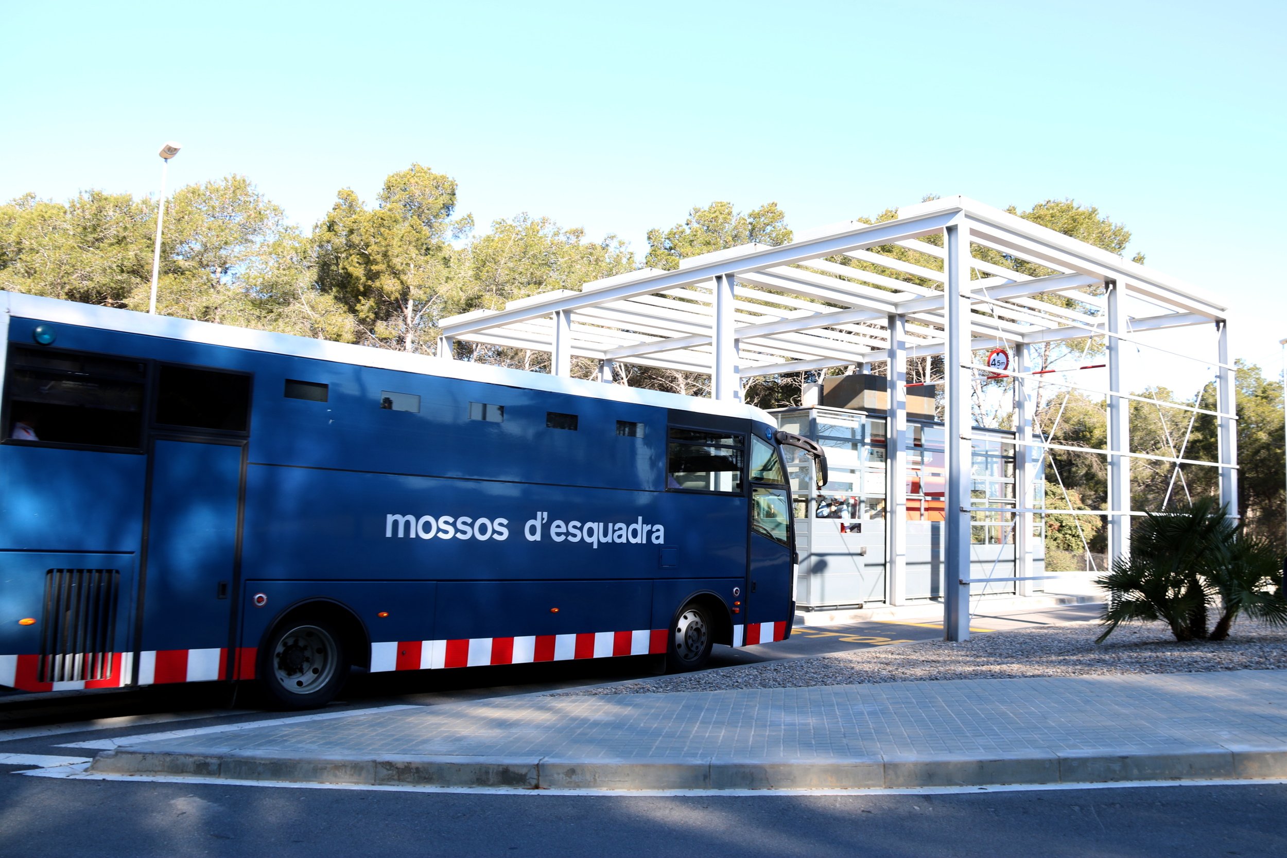 Autocar Mossos Esquadra presó Mas d'Enric - ACN