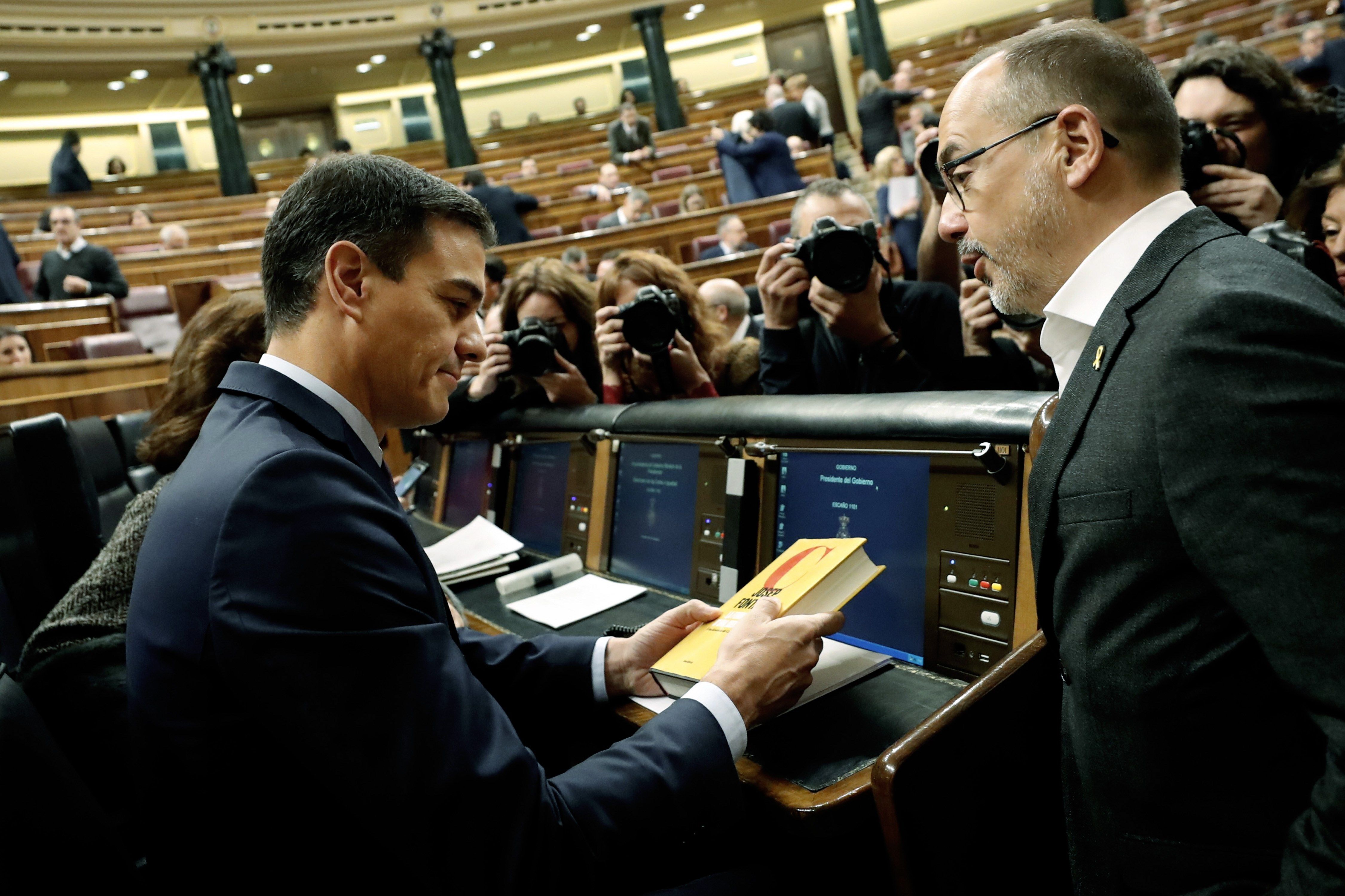 Campuzano regala a Sánchez un libro de Josep Fontana