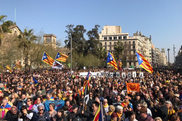 vaga 21 febrer plaça universitat el nacional carlota camps