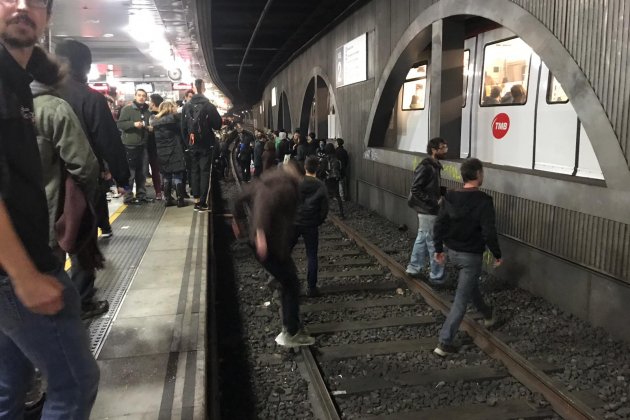 vaga 21 febrer estacio plaça catalunya el nacional carlota camps