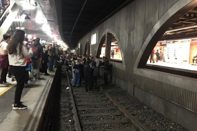 vaga 21 febrer estacio renfe plaça catalunya el nacional carlota camps