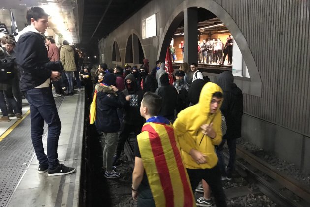 vaga 21 febrer estacio plaça catalunya el nacional carlota camps