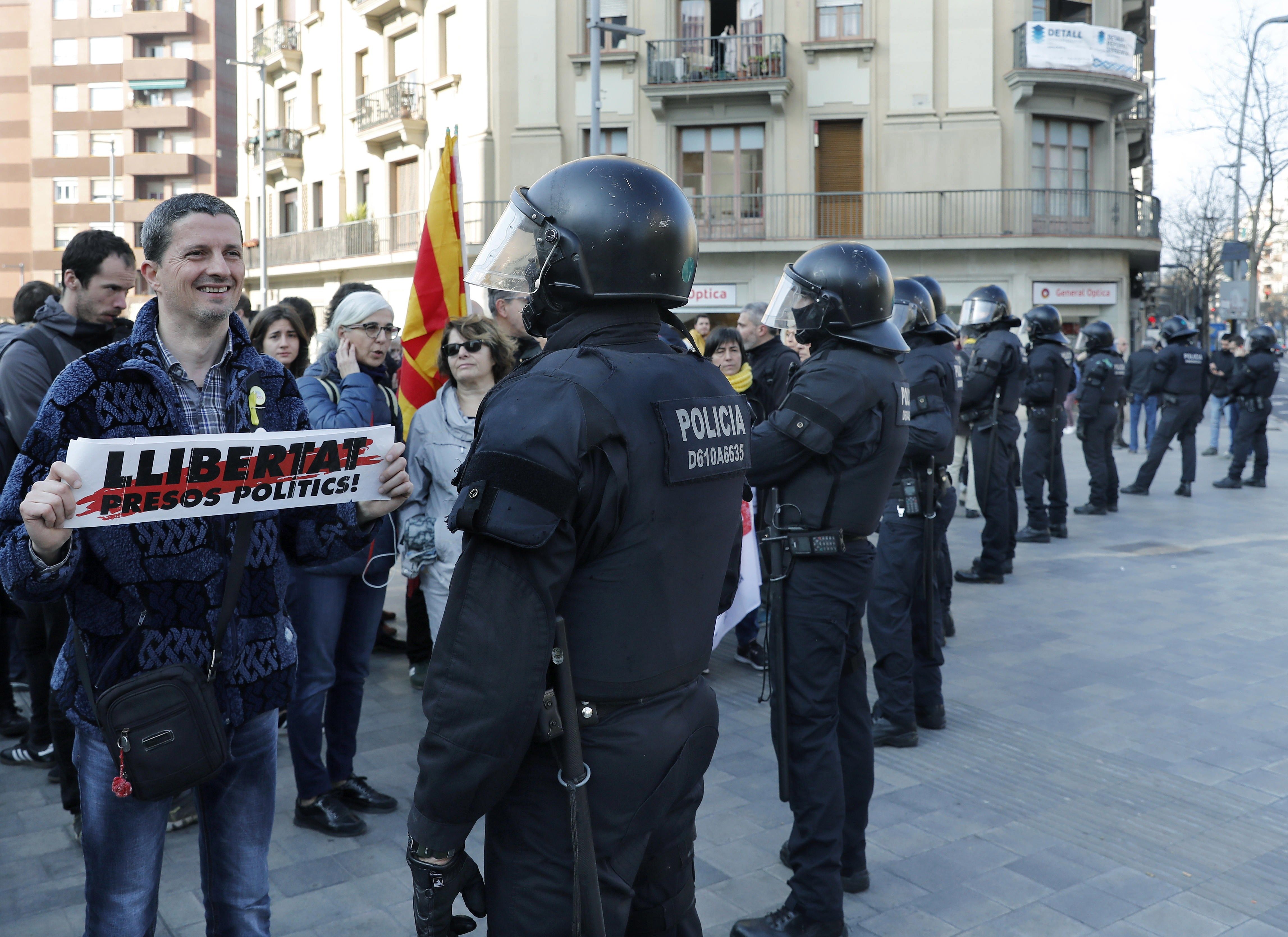 Los Mossos activan todas las unidades con motivo del 1-O