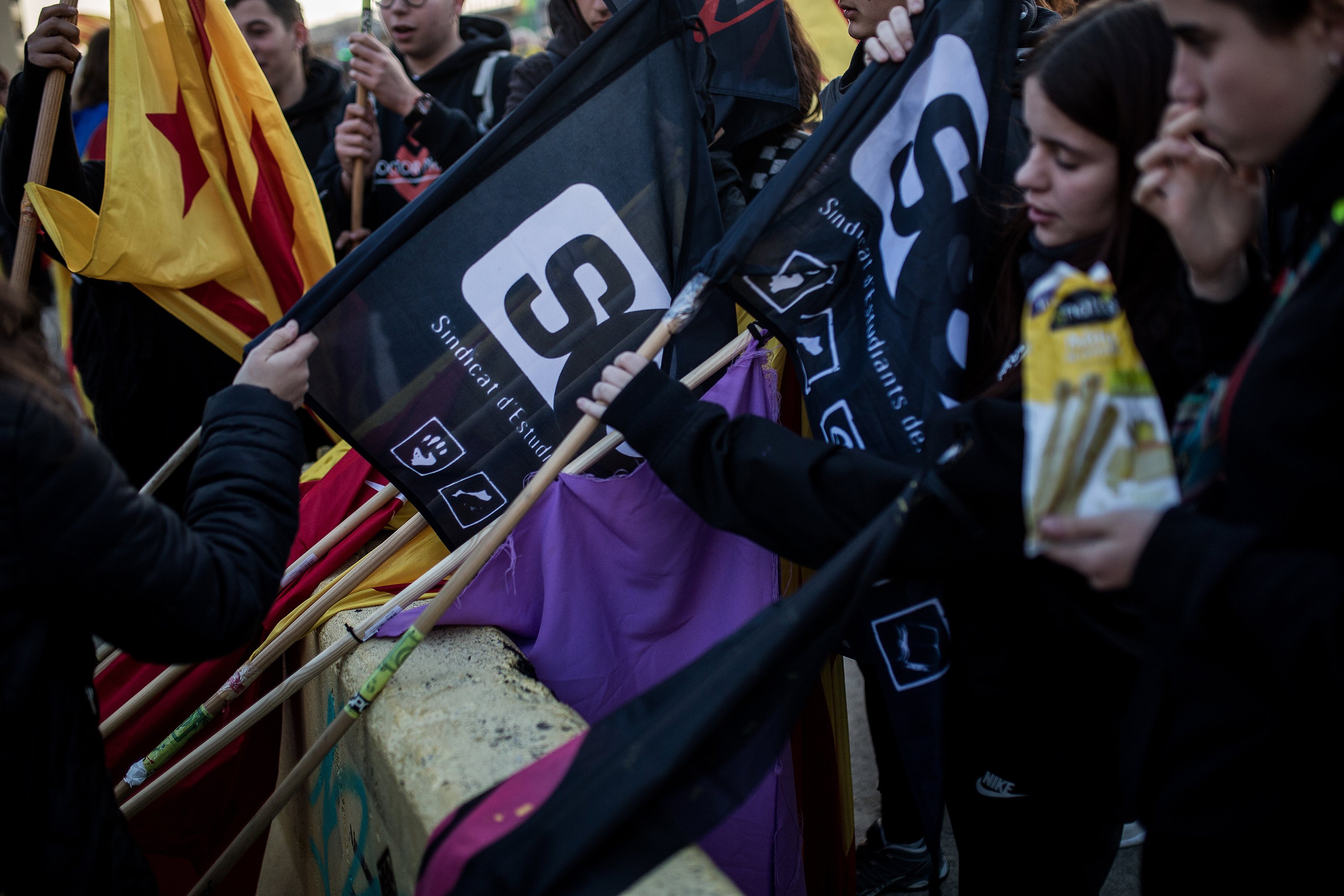 Convoquen una concentració contra la retirada de llaços a la universitat