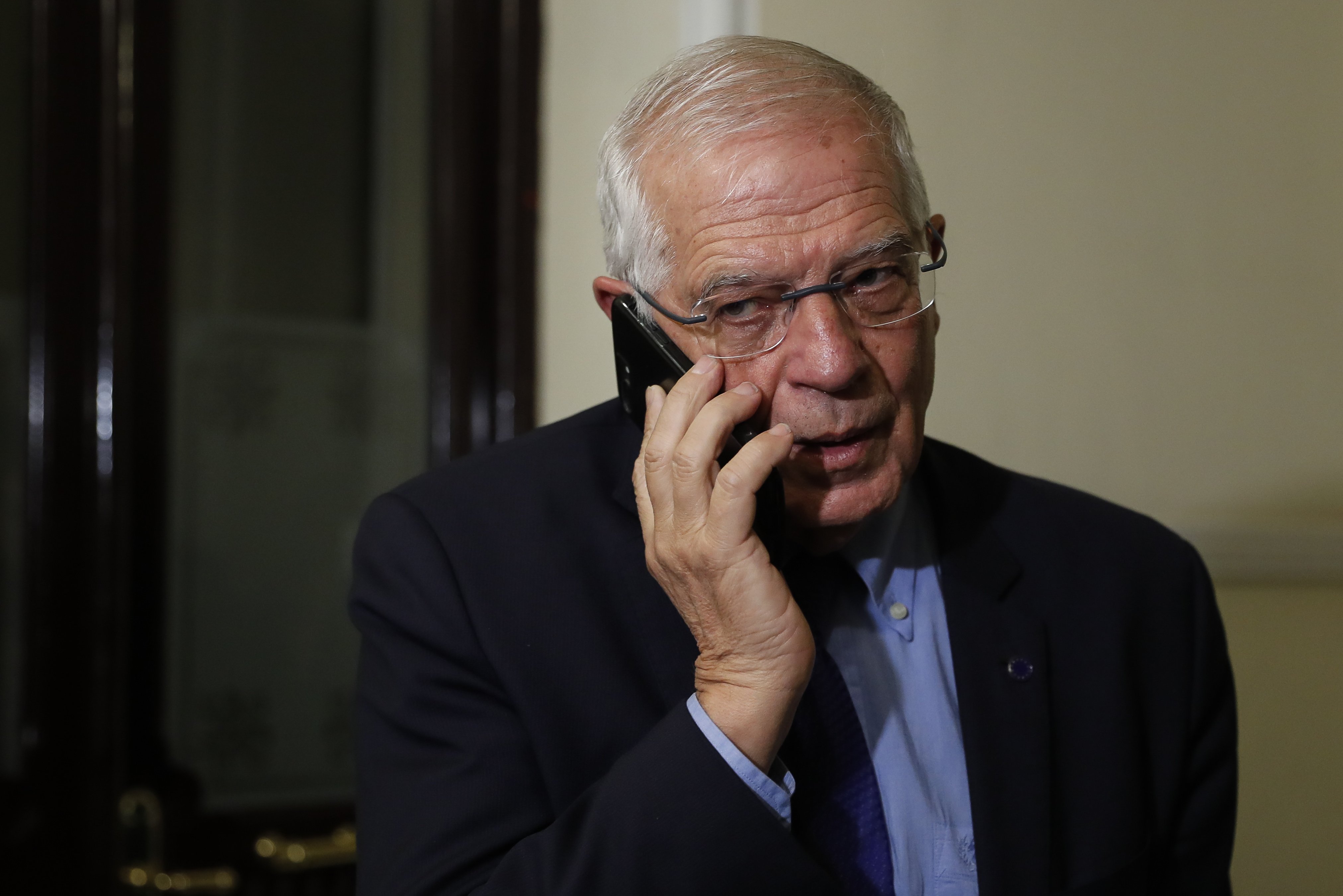 Borrell eleva la pressió, ara sobre els cònsols estrangers