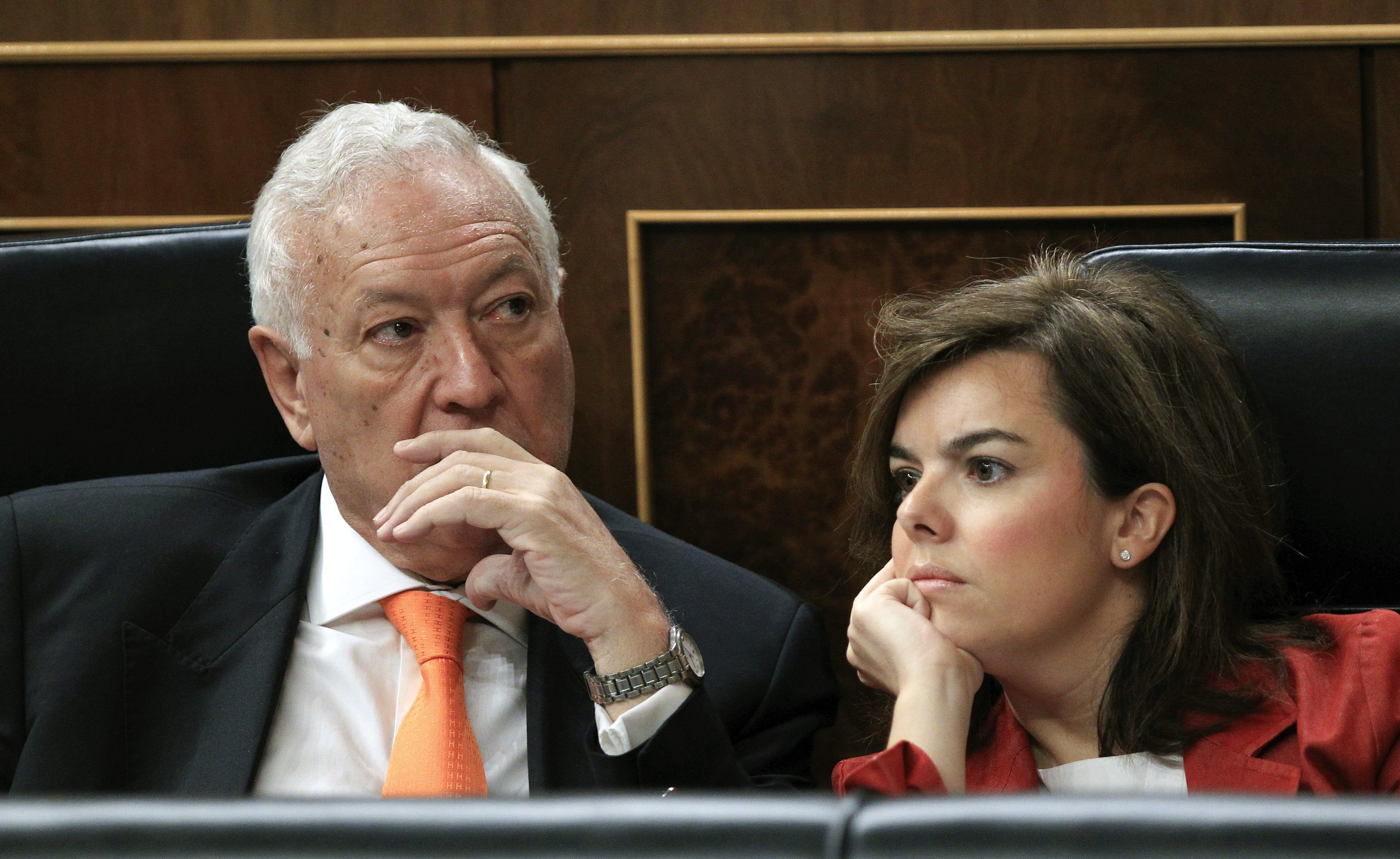 Margallo carga contra Sáenz de Santamaría y su política catalana