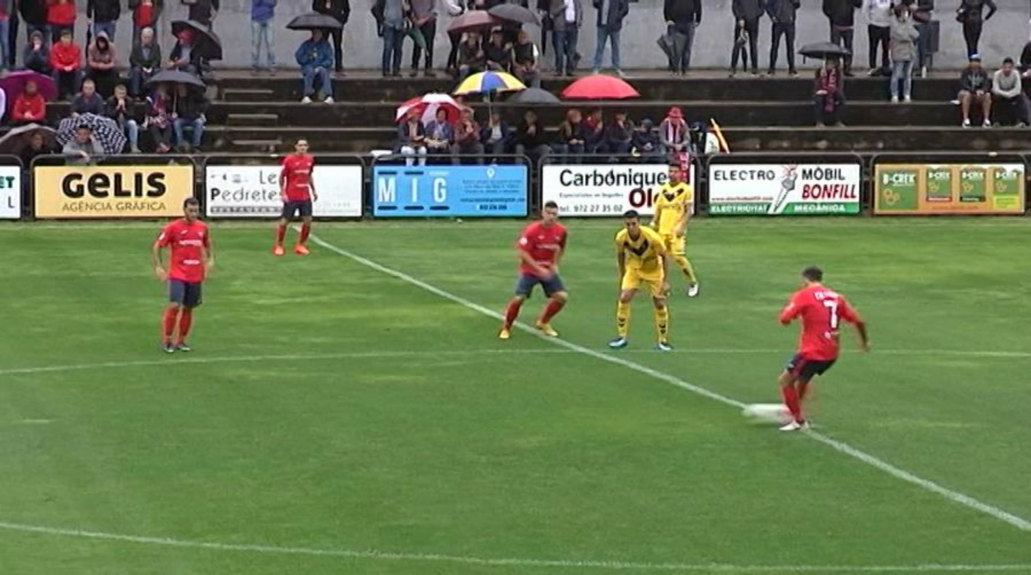 El Badalona busca consolidar-se i l'Olot la reacció