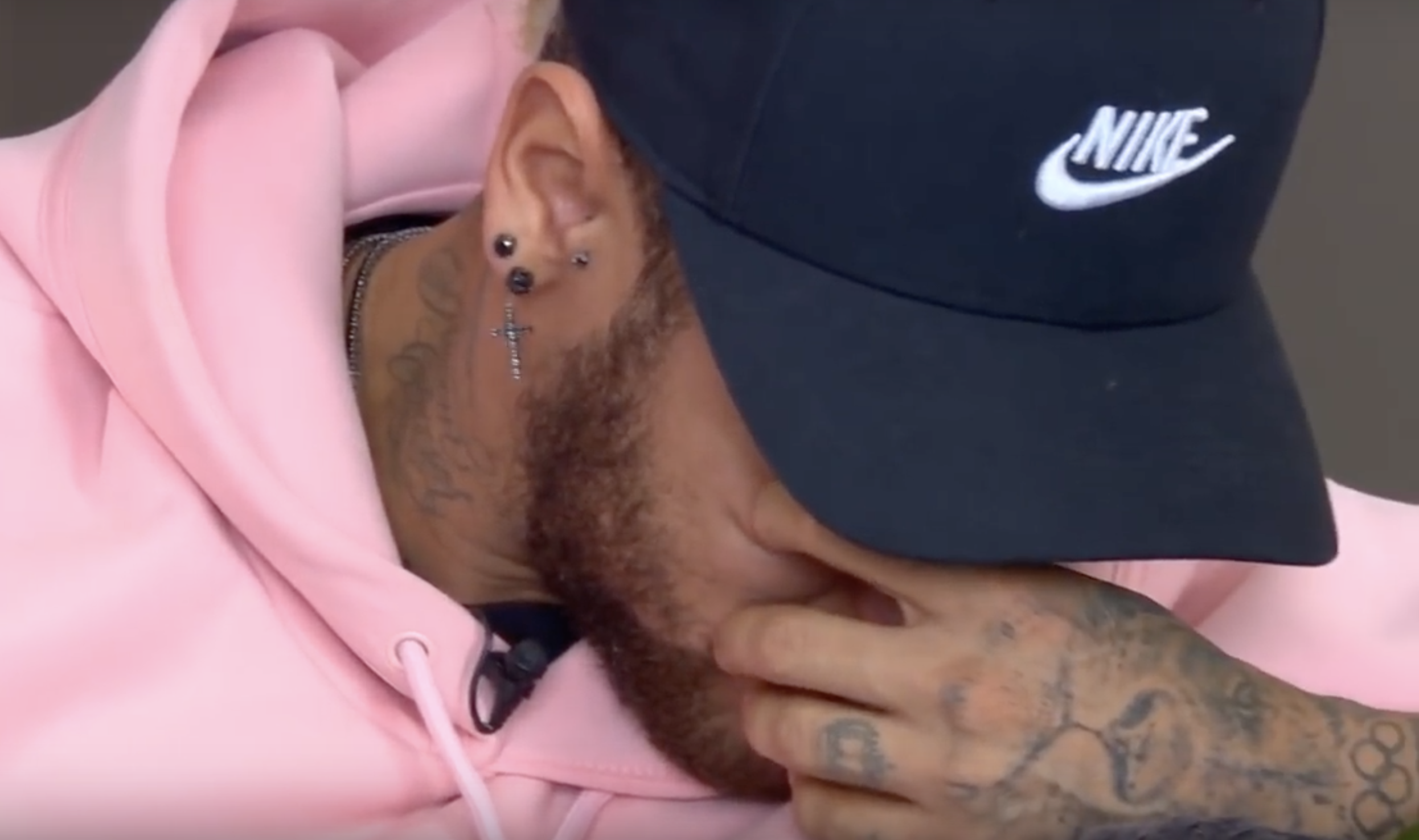 Neymar, a punto de llorar después de hablar de Messi Neymar, a punto de llorar después de hablar de Messi