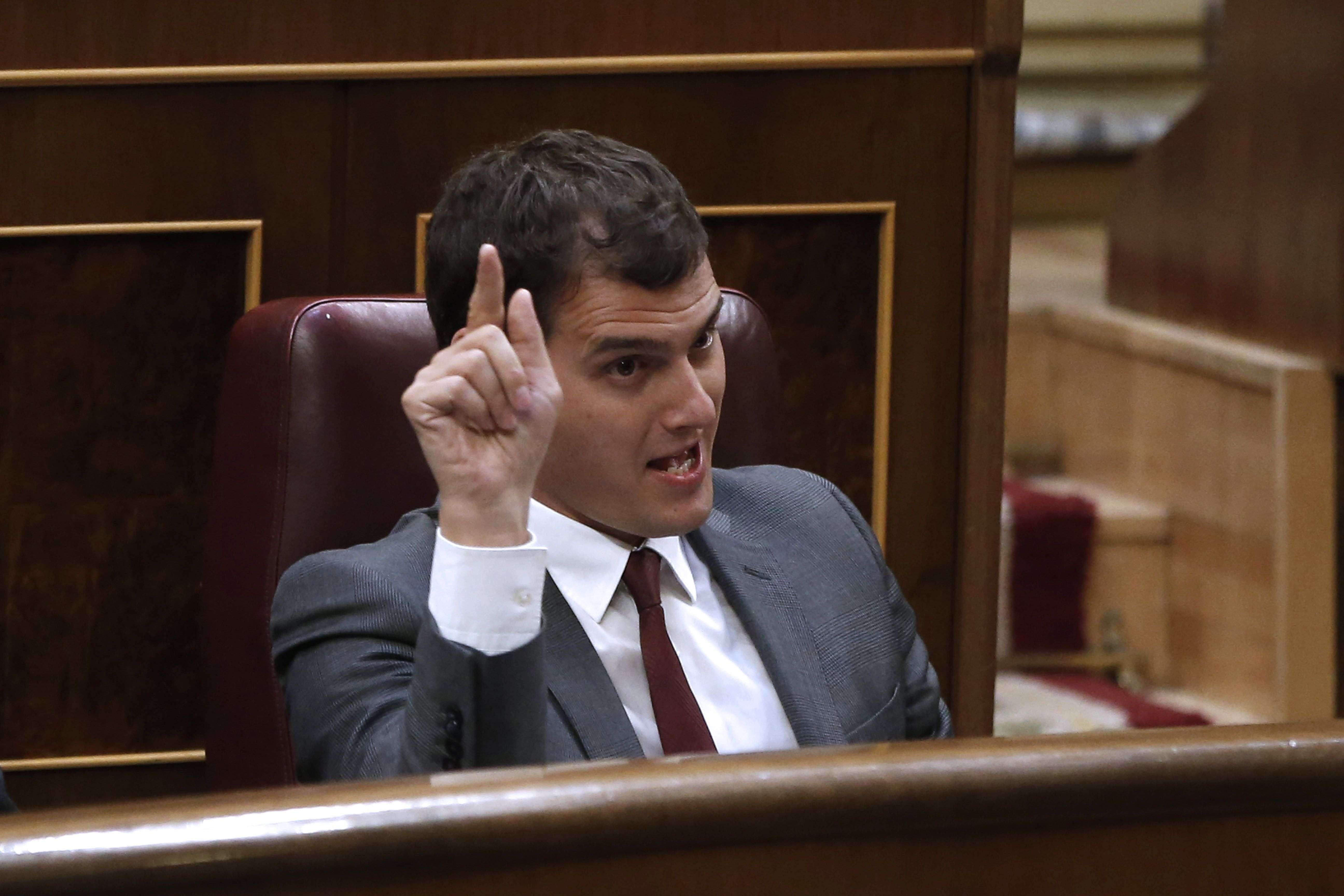 Rivera demana la compareixença de Rajoy al Congrés
