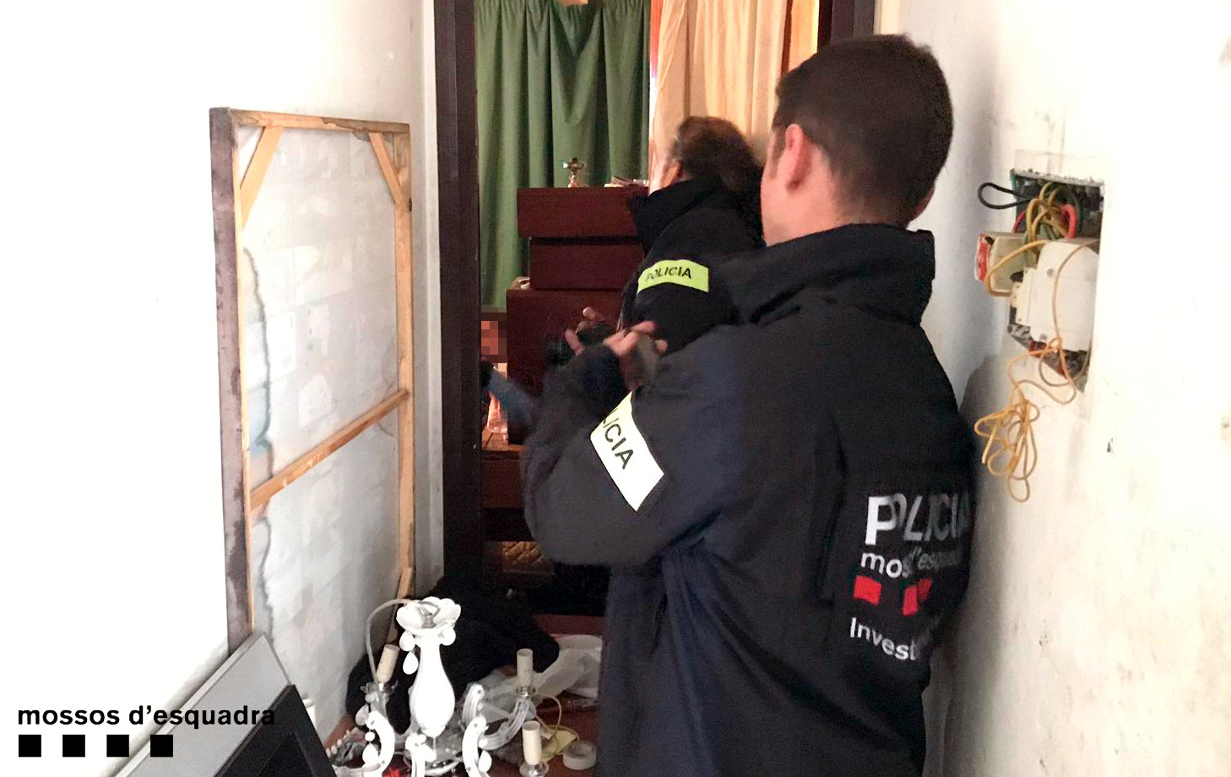 Cinc detinguts per dinou robatoris amb força en segones residències de Salou
