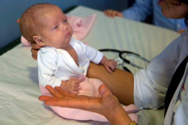 nena operada prematurament a sant joan de deu   EFE