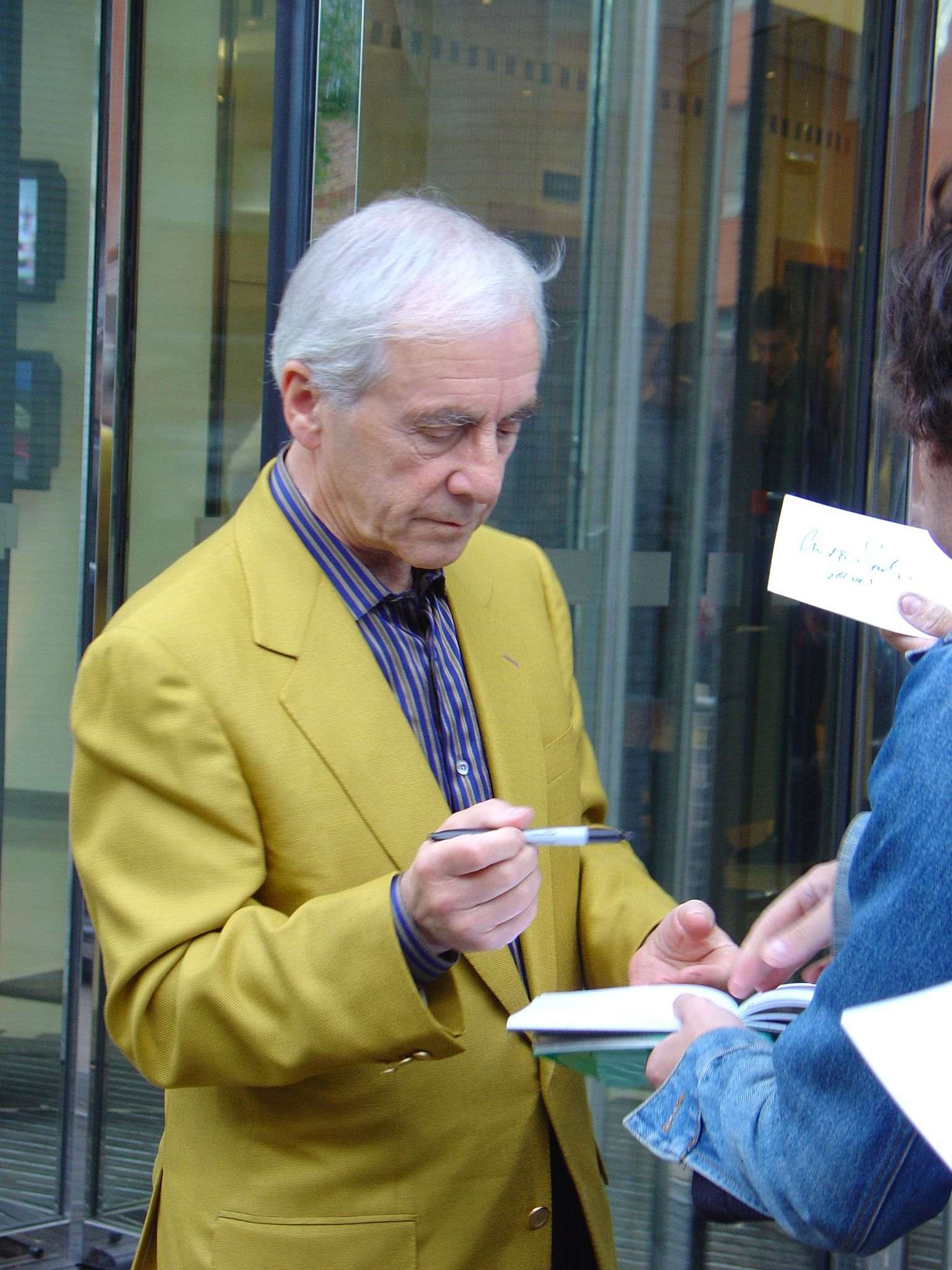 Mor Andrew Sachs, en Manuel de la sèrie 'Fawlty Towers'