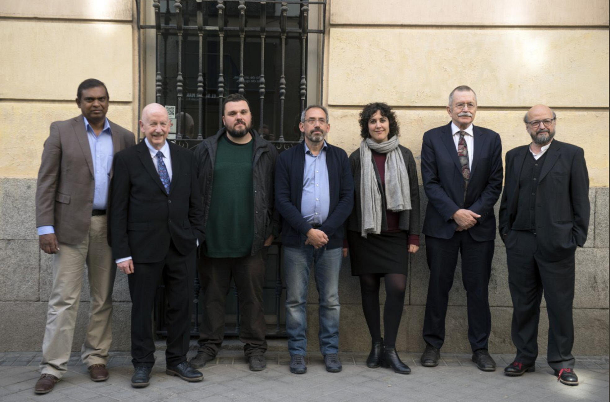 Observadors internacionals carreguen contra les preguntes ideològiques