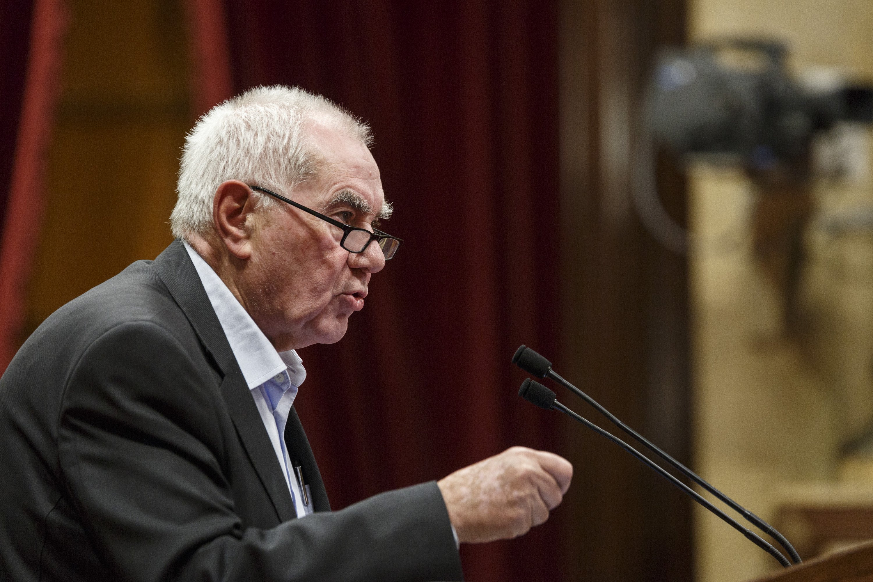 Maragall demana a Colau que torni a col·locar el llaç groc a la façana de l'Ajuntament