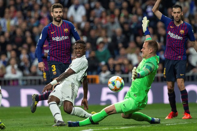 Ter Stegen Vinicius Busquets Pique Madrid Barca EFE