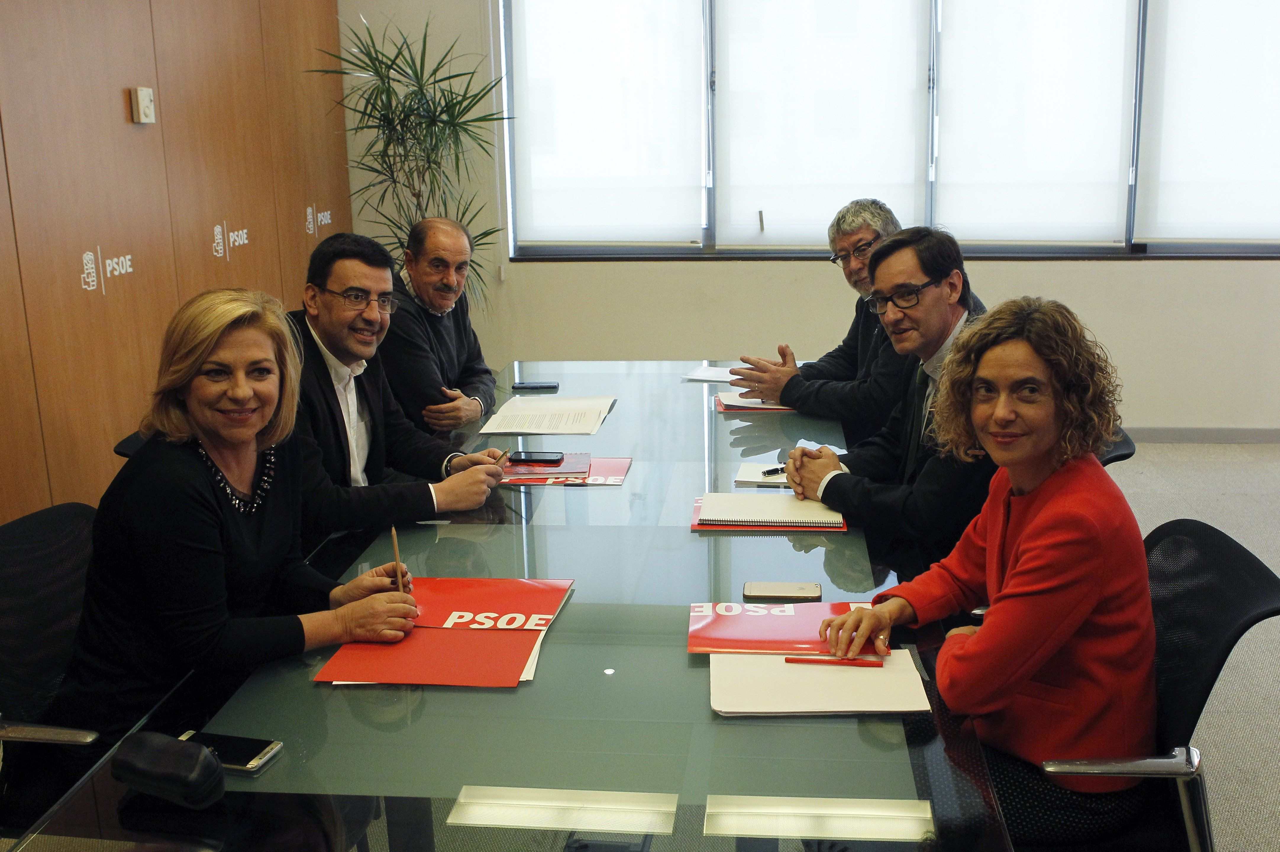 El PSOE mantiene la amenaza de apartar al PSC de la elección de su líder