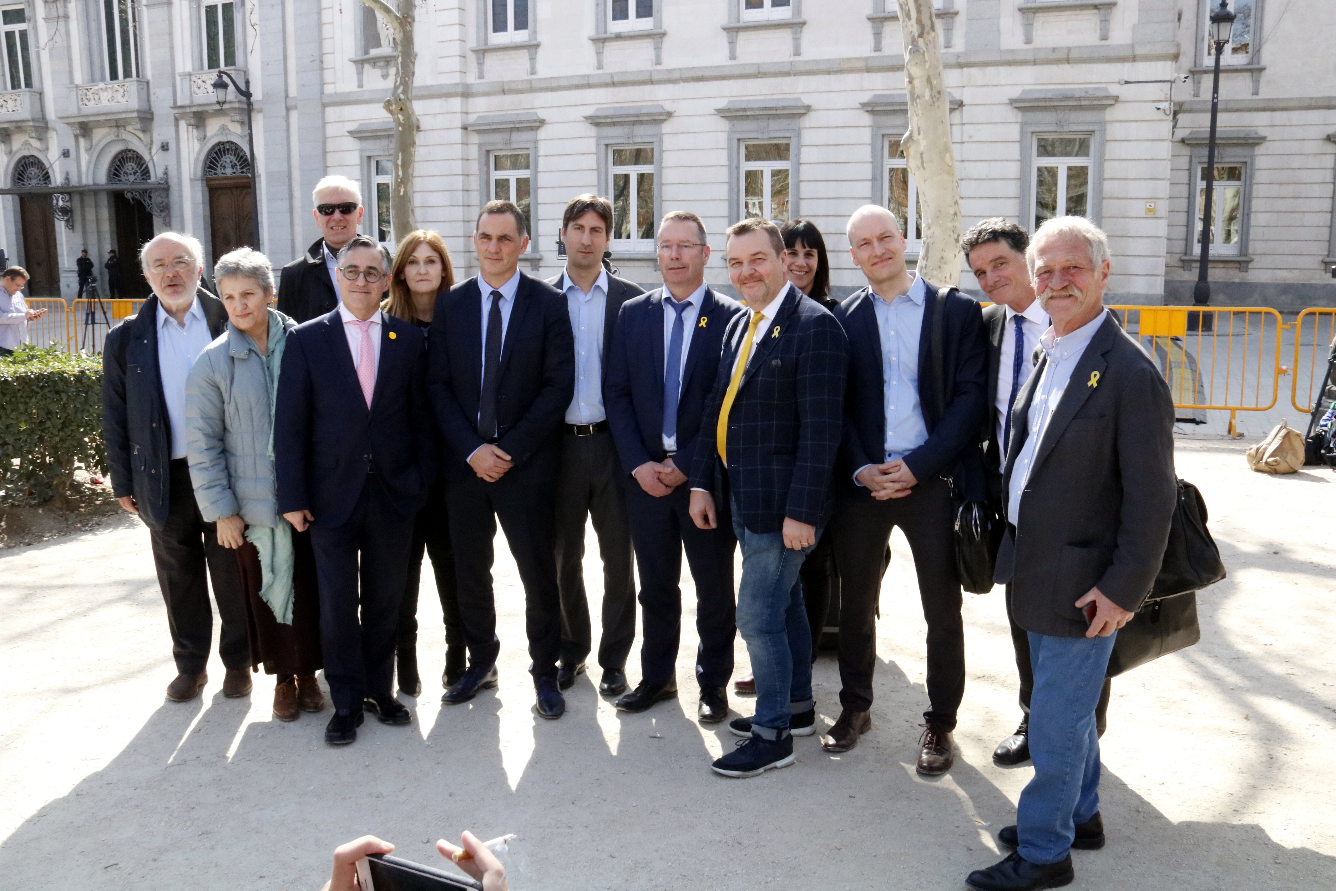 Eurodiputados presentes en el Supremo tildan el juicio de "inaceptable"