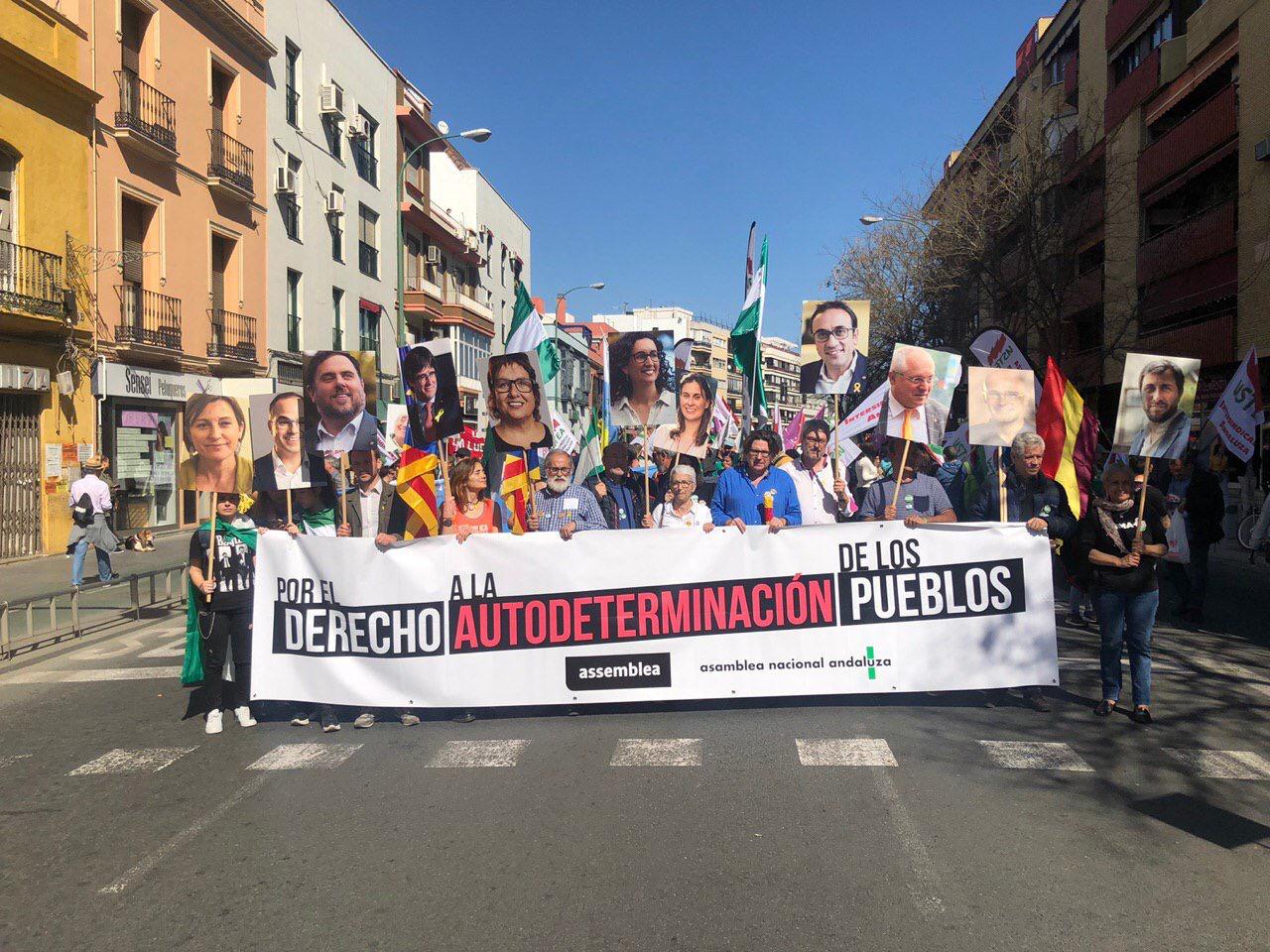 La solidaridad con los presos aterriza en Sevilla en una "valiente" marcha