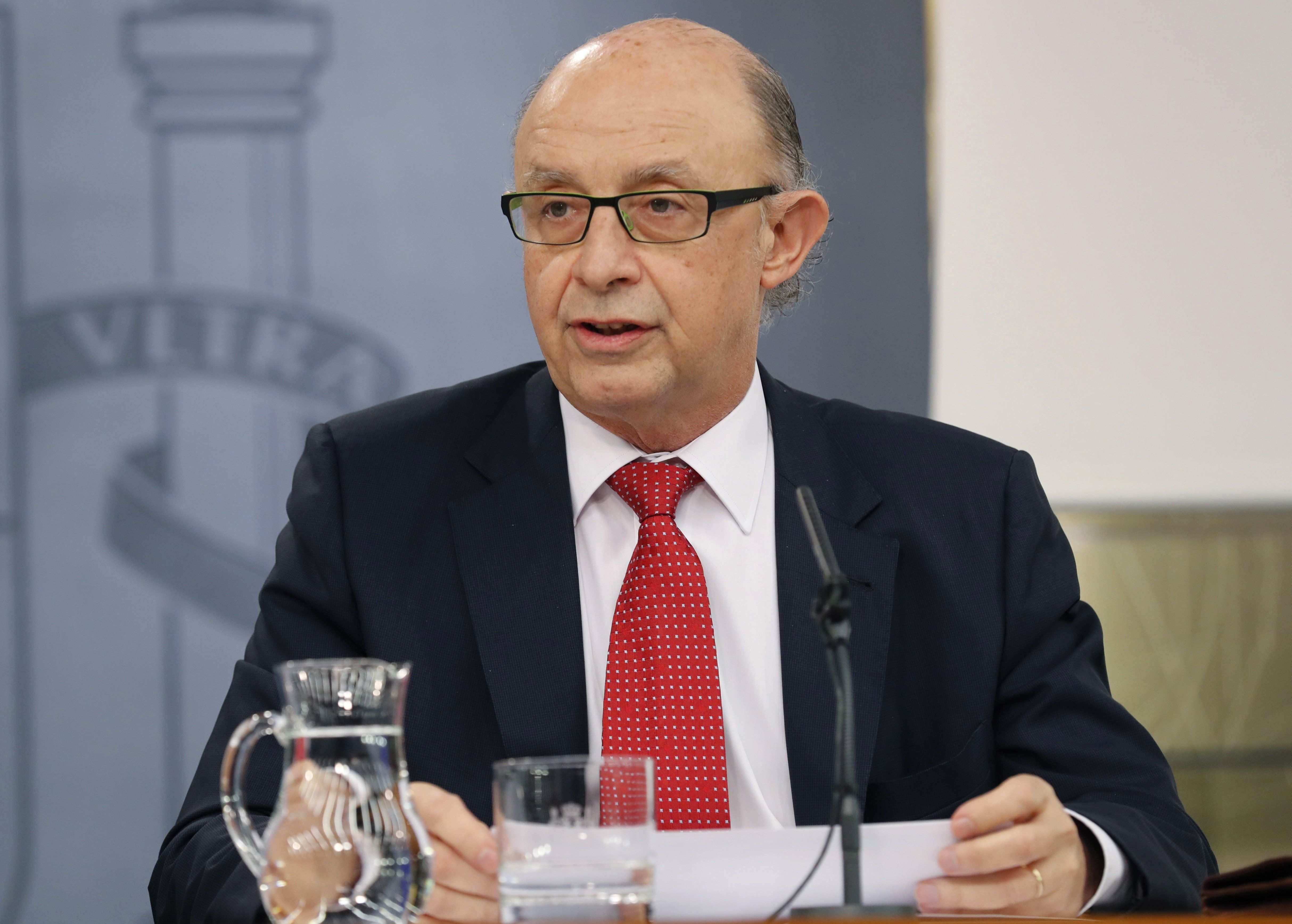 Montoro apuja impostos i pren a Junqueras el de begudes amb sucre