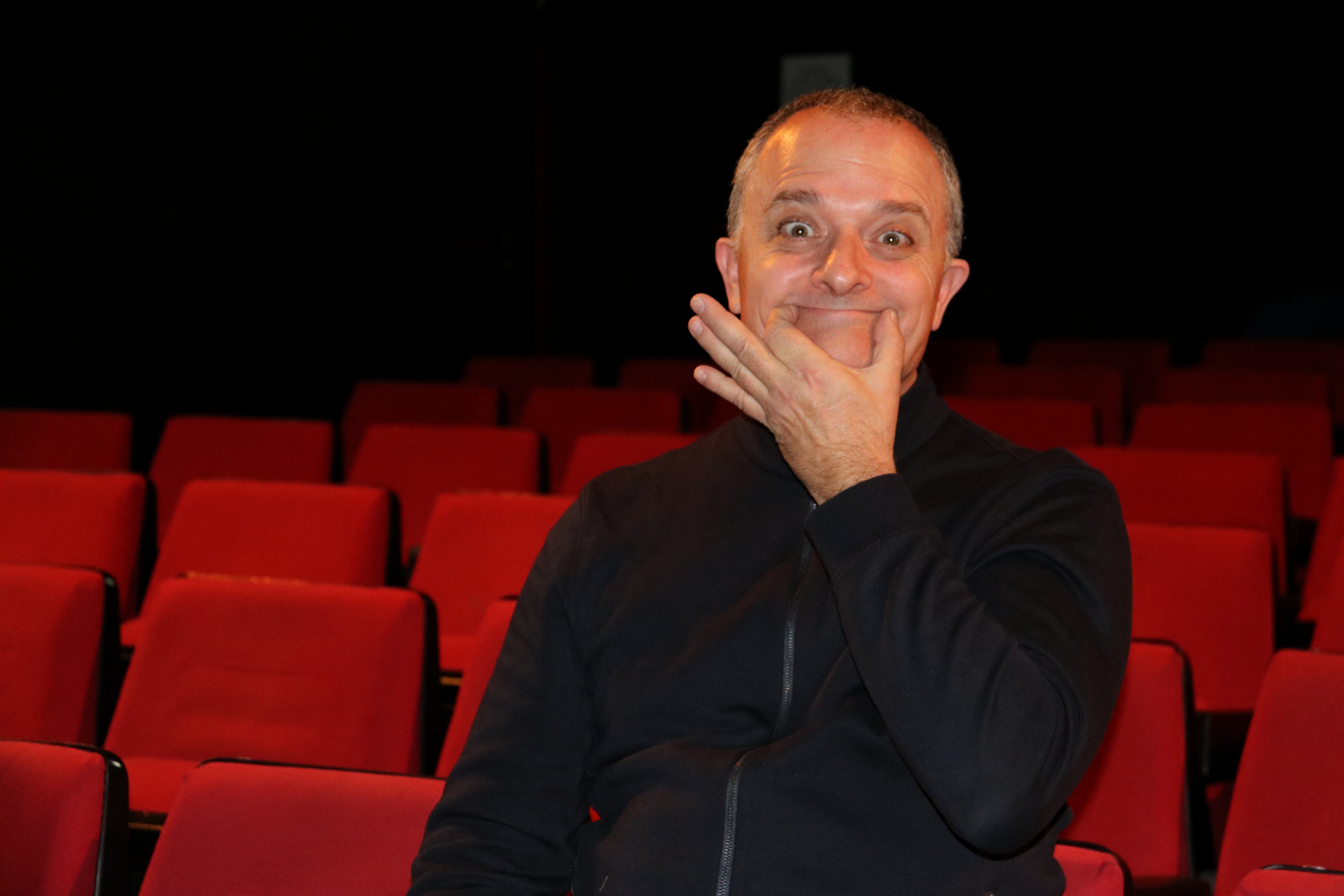 El Parlament condemna els "insults xenòfobs i masclistes" de Toni Albà i Jair Domínguez