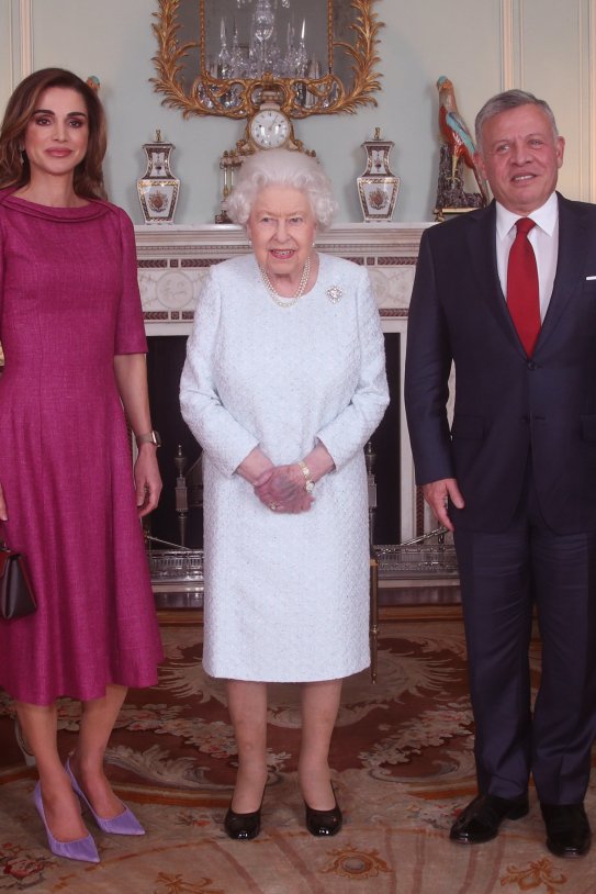 elisabet II y rania gtres