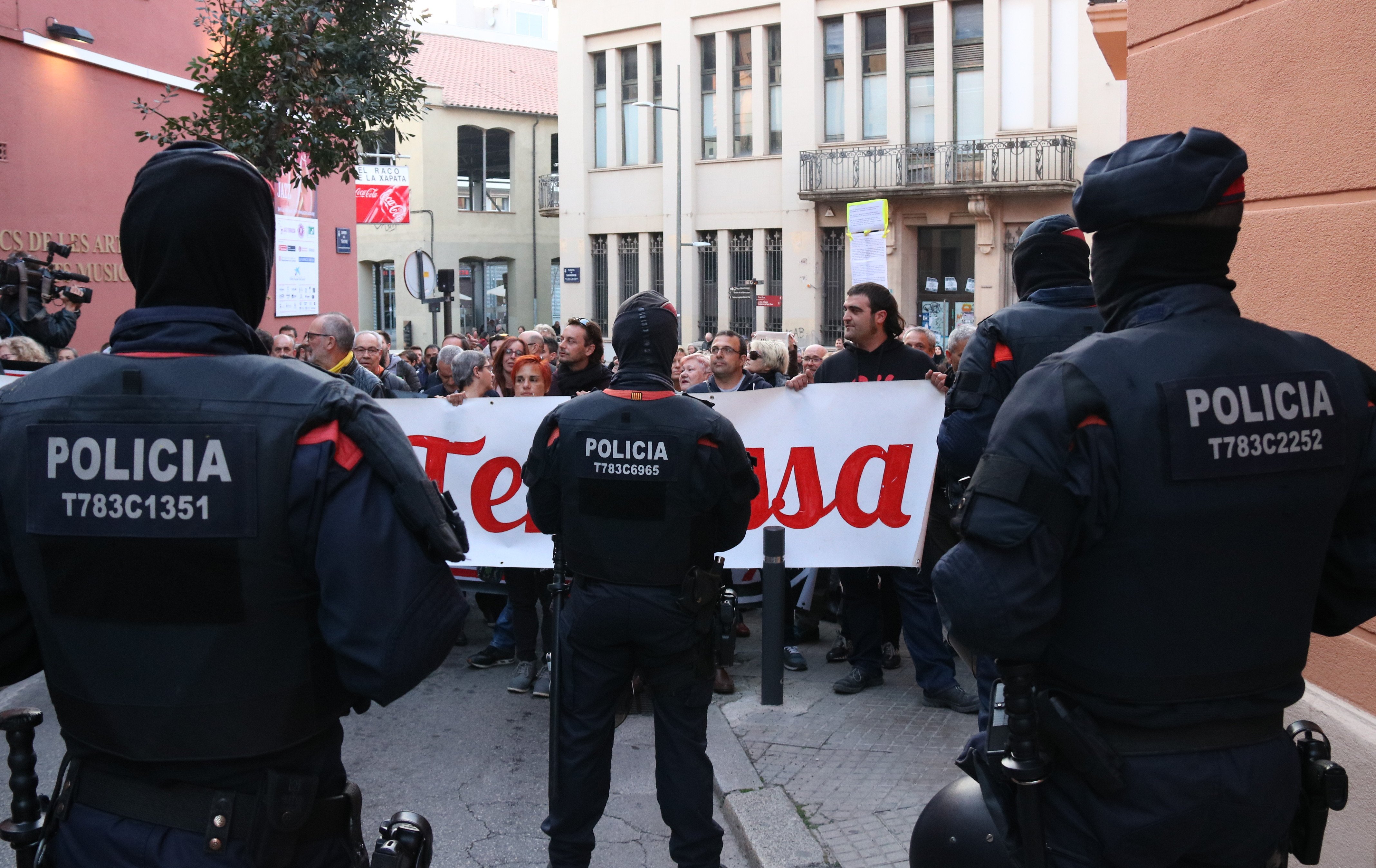 Protestas contra un acto de Borrell e Iceta en Terrassa