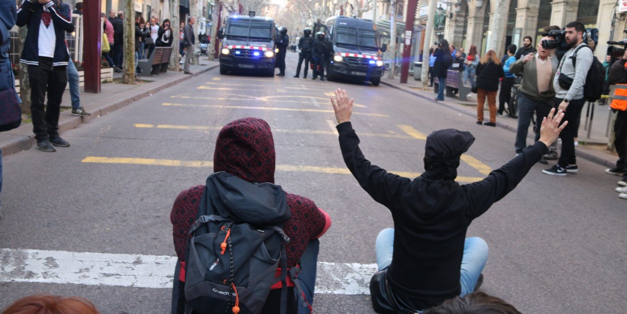 Protesta de los CDR contra Vox en Sabadell