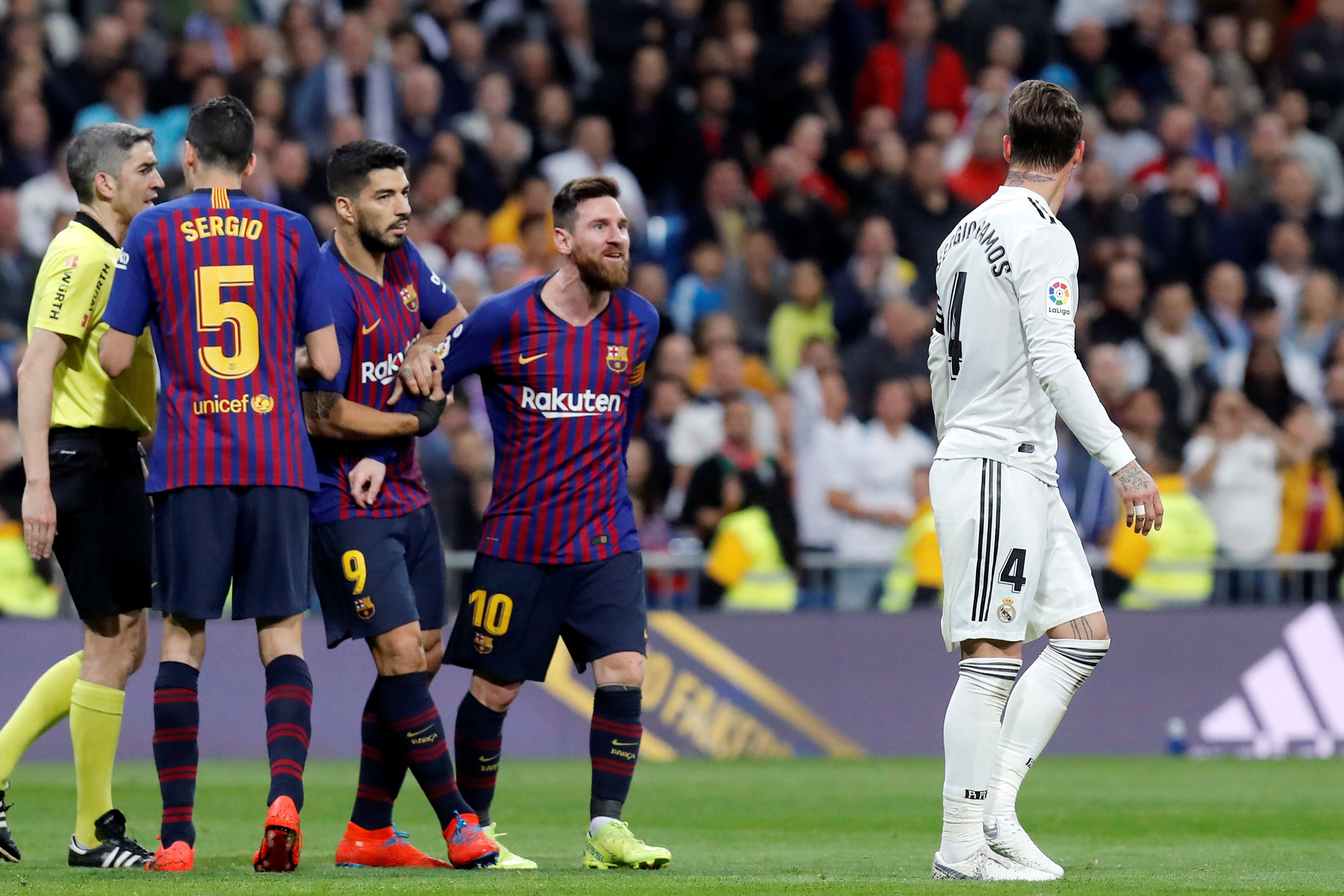 Nueva agresión sin castigo de Ramos Messi