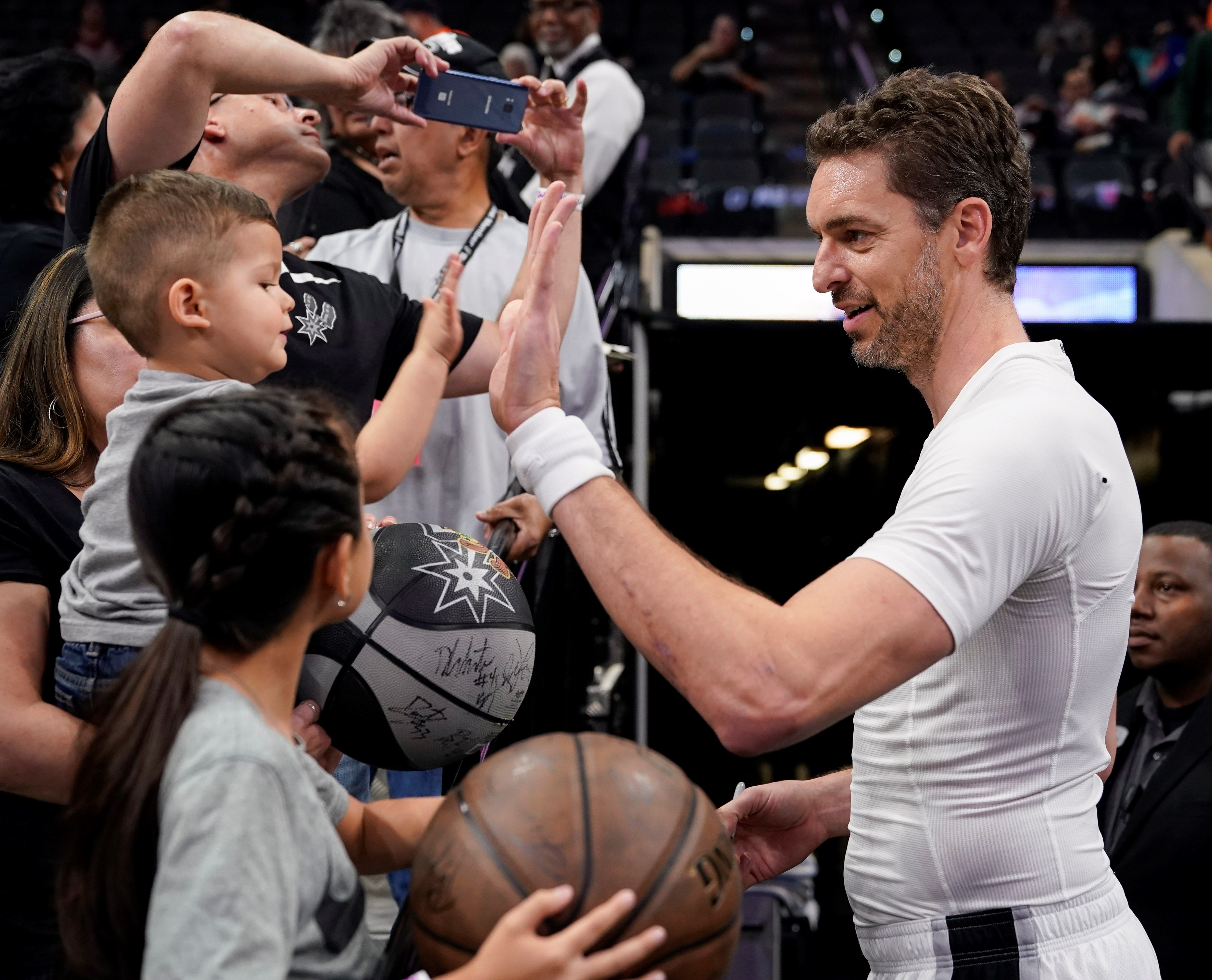 La bonita tradición de Pau Gasol con los niños hospitalizados