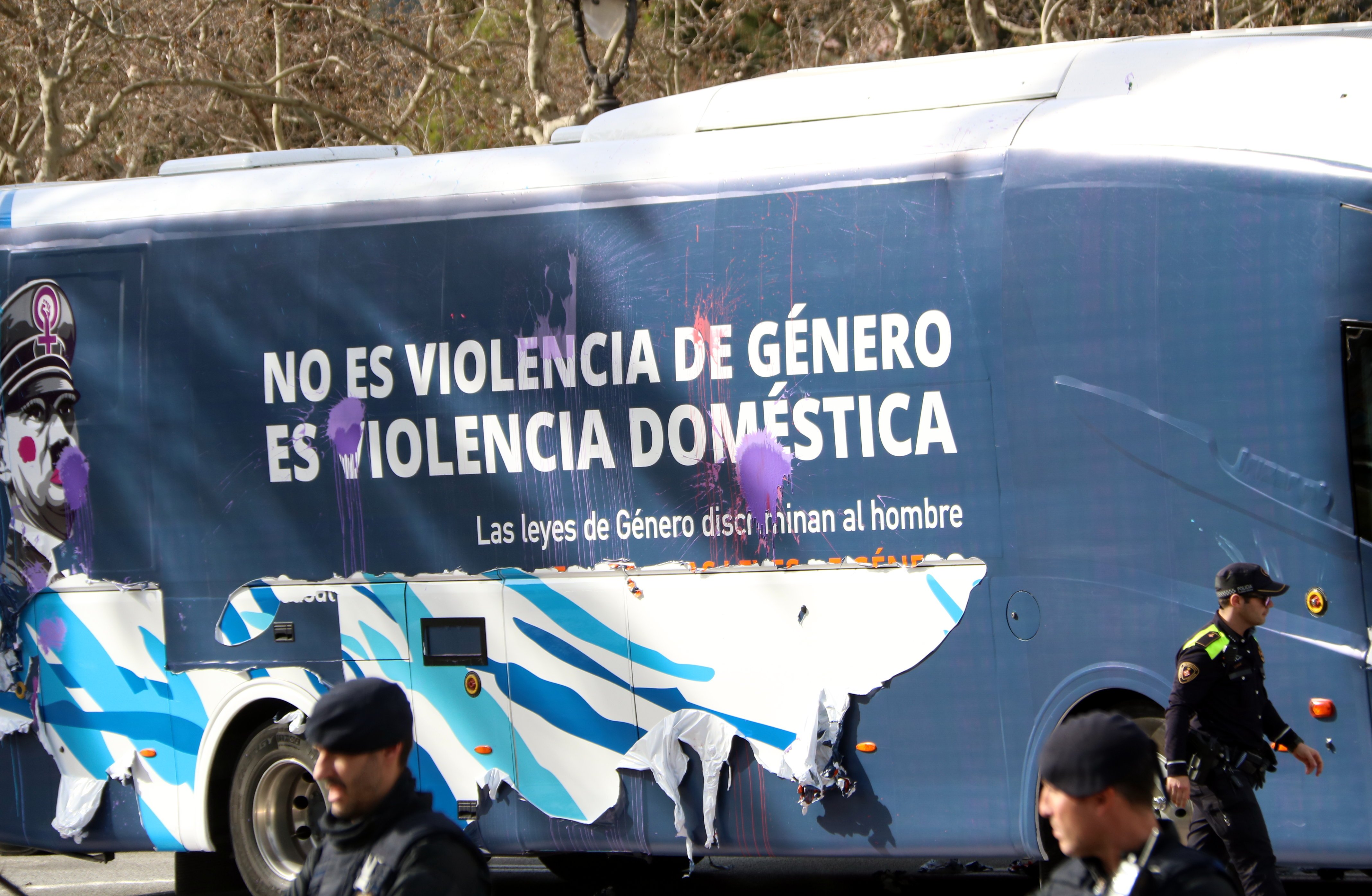 El autobús de Hazte Oír abandona Barcelona