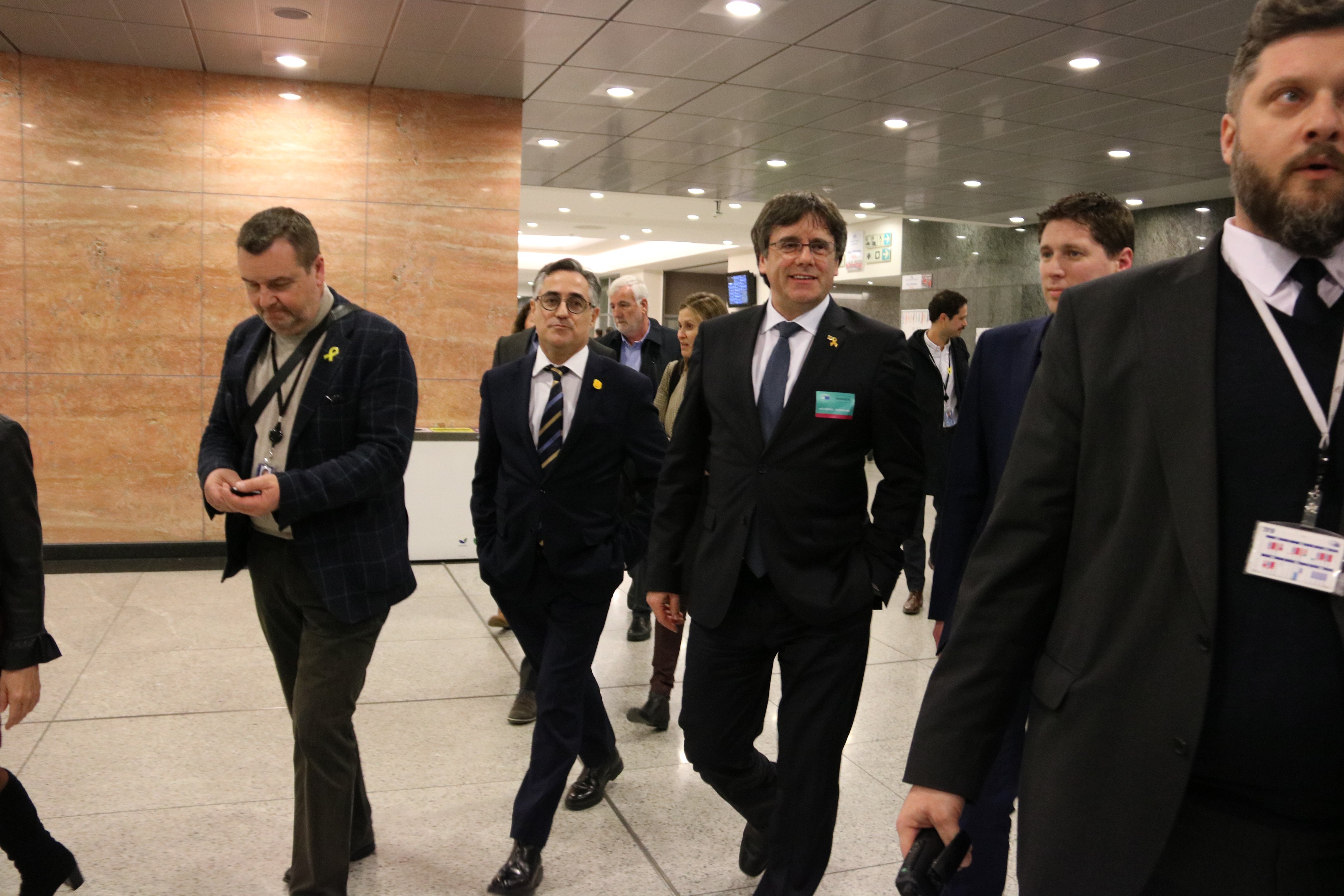 Puigdemont entra a l'Eurocambra per primer cop des que està a l'exili