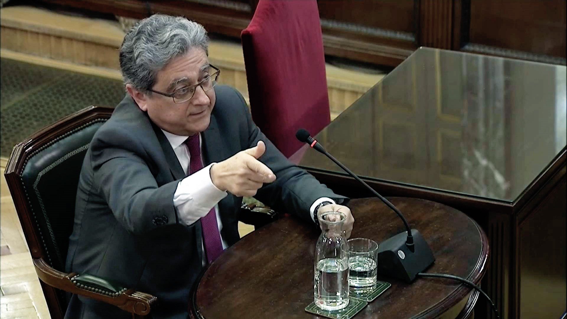 Millo amenaza a Pujol con los tribunales por invitarlo a lavarse la boca con Fairy