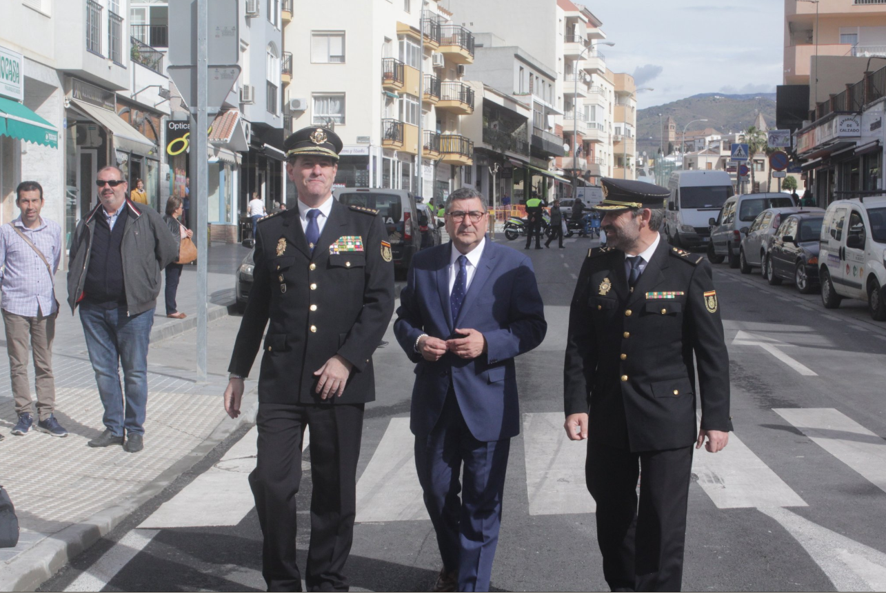 Un ayuntamiento de Málaga homenajea a la policía española por la represión del 1-O