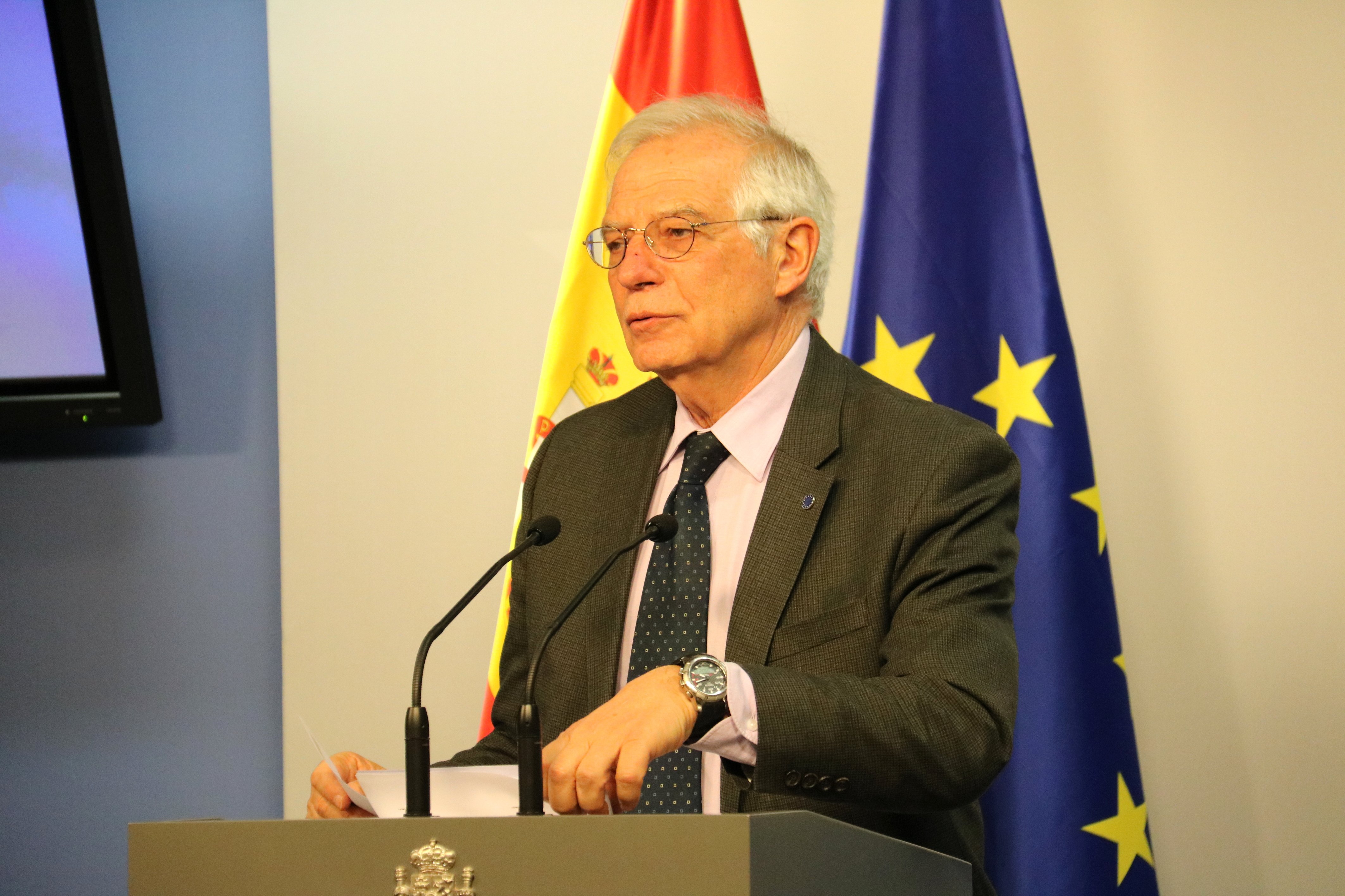 Borrell titlla els suïssos de "raríssims" per la seva tendència a celebrar referèndums