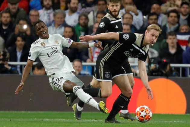 De Jong Vinicius Madrid Ajax Champions EFE