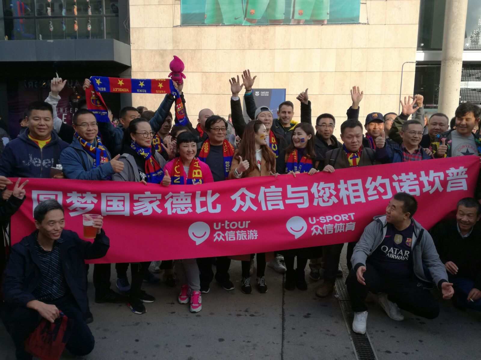 Culers de todas partes festejan en el Camp Nou antes del Clásico