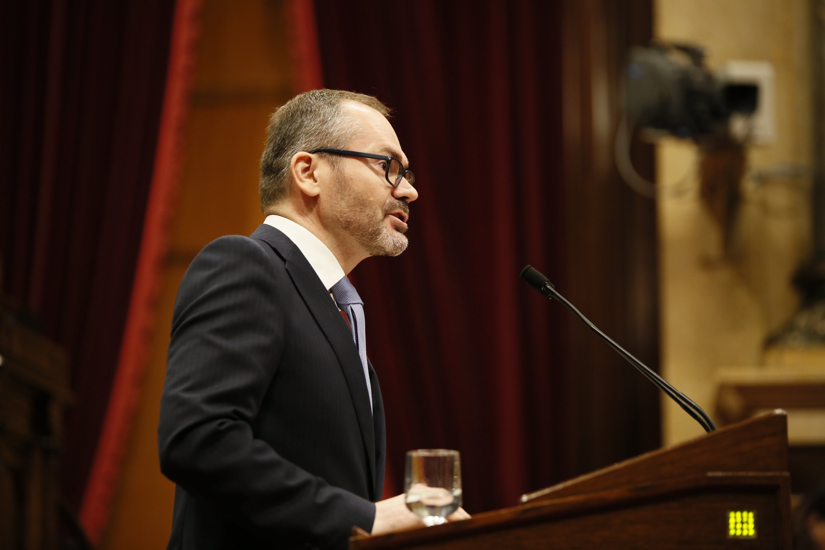 La presentación irónica de Josep Costa del candidato socialista a las europeas