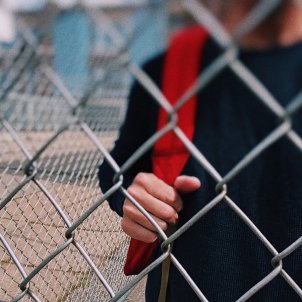 Solo un 14,6% de las conversaciones de alumnos de la ESO en el patio son en catalán en zonas urbanas