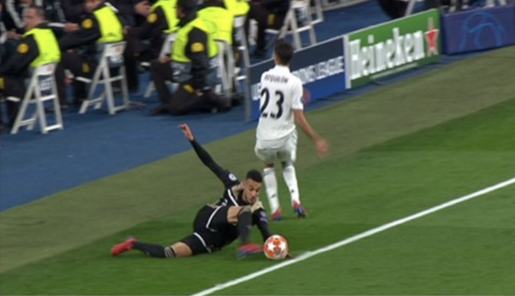 El Madrid, sin argumentos: la UEFA explica por qué no anuló el tercer gol del Ajax