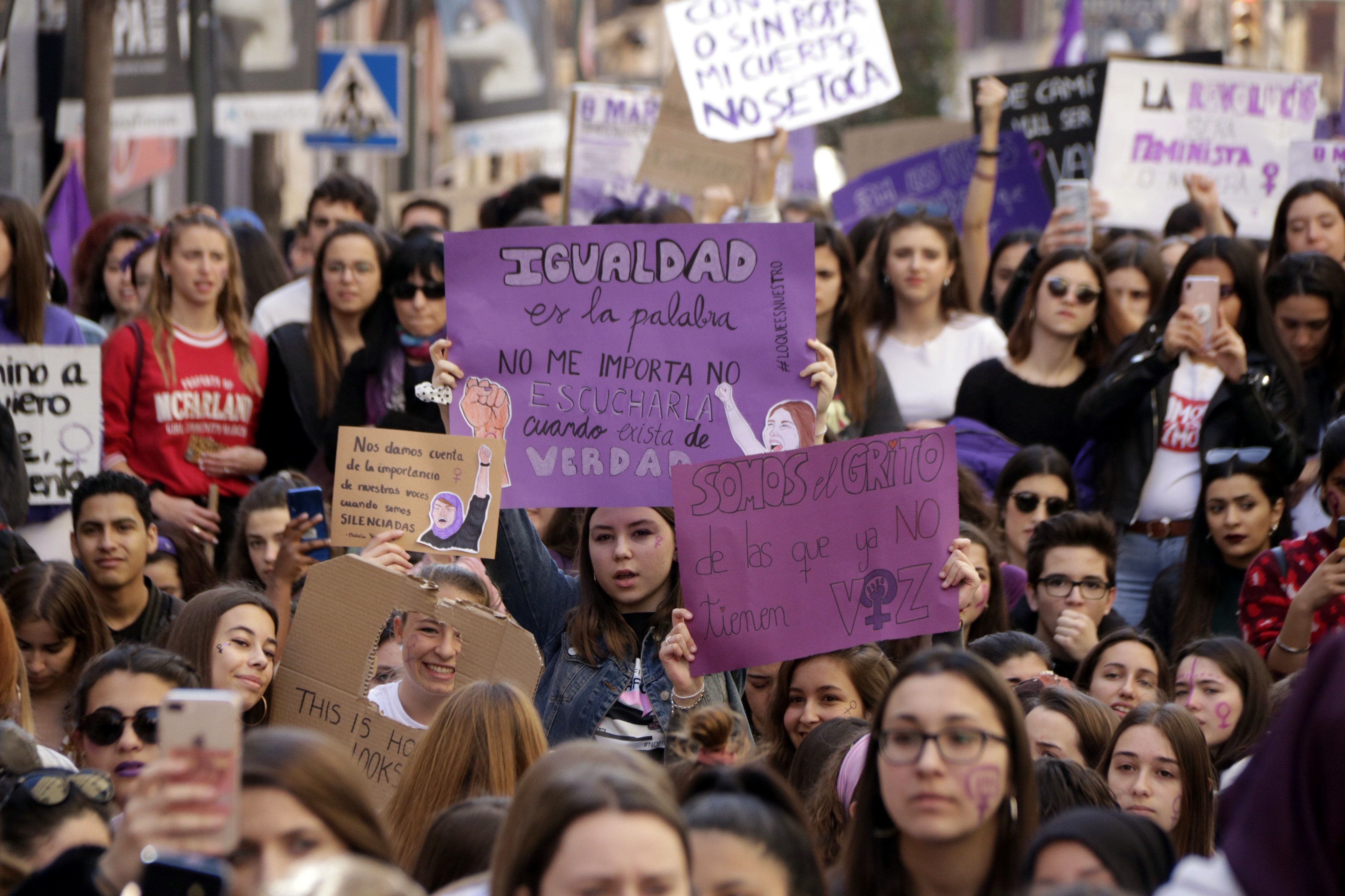 Què fer aquest 8M a Catalunya: protestes, recorreguts i horaris del Dia de la Dona