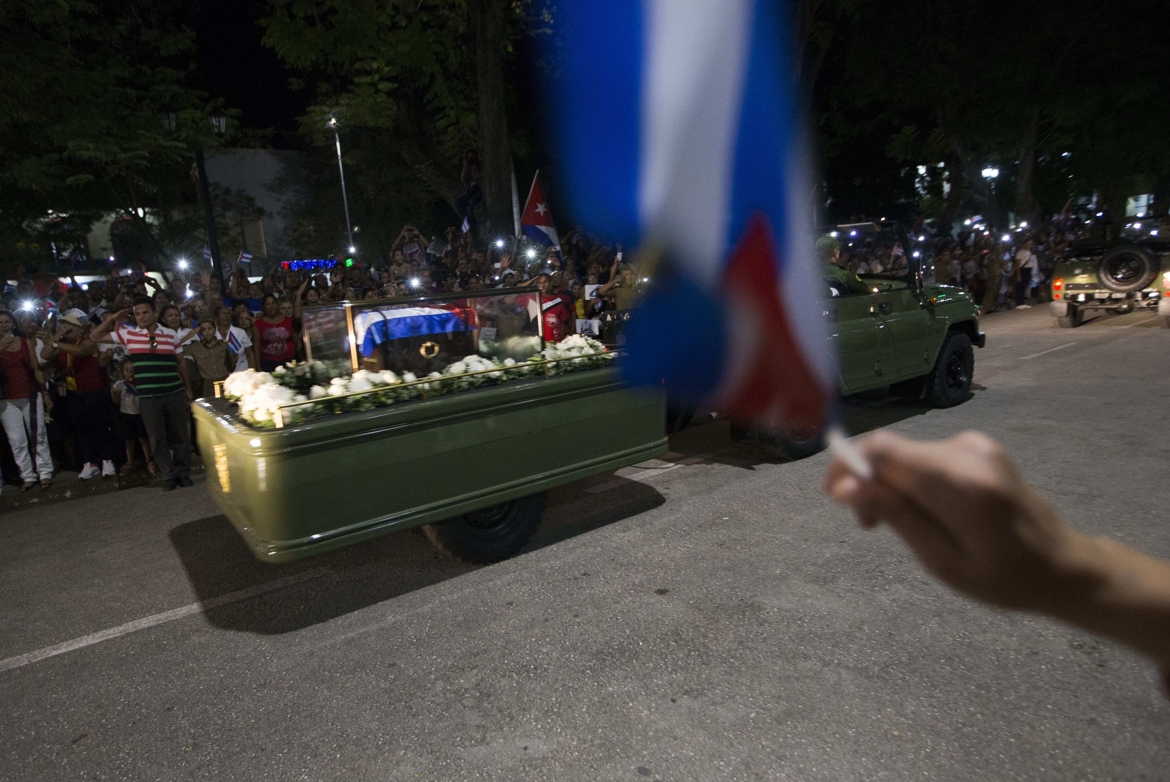 Las cenizas de Fidel Castro finalizan viaje en Santiago de Cuba