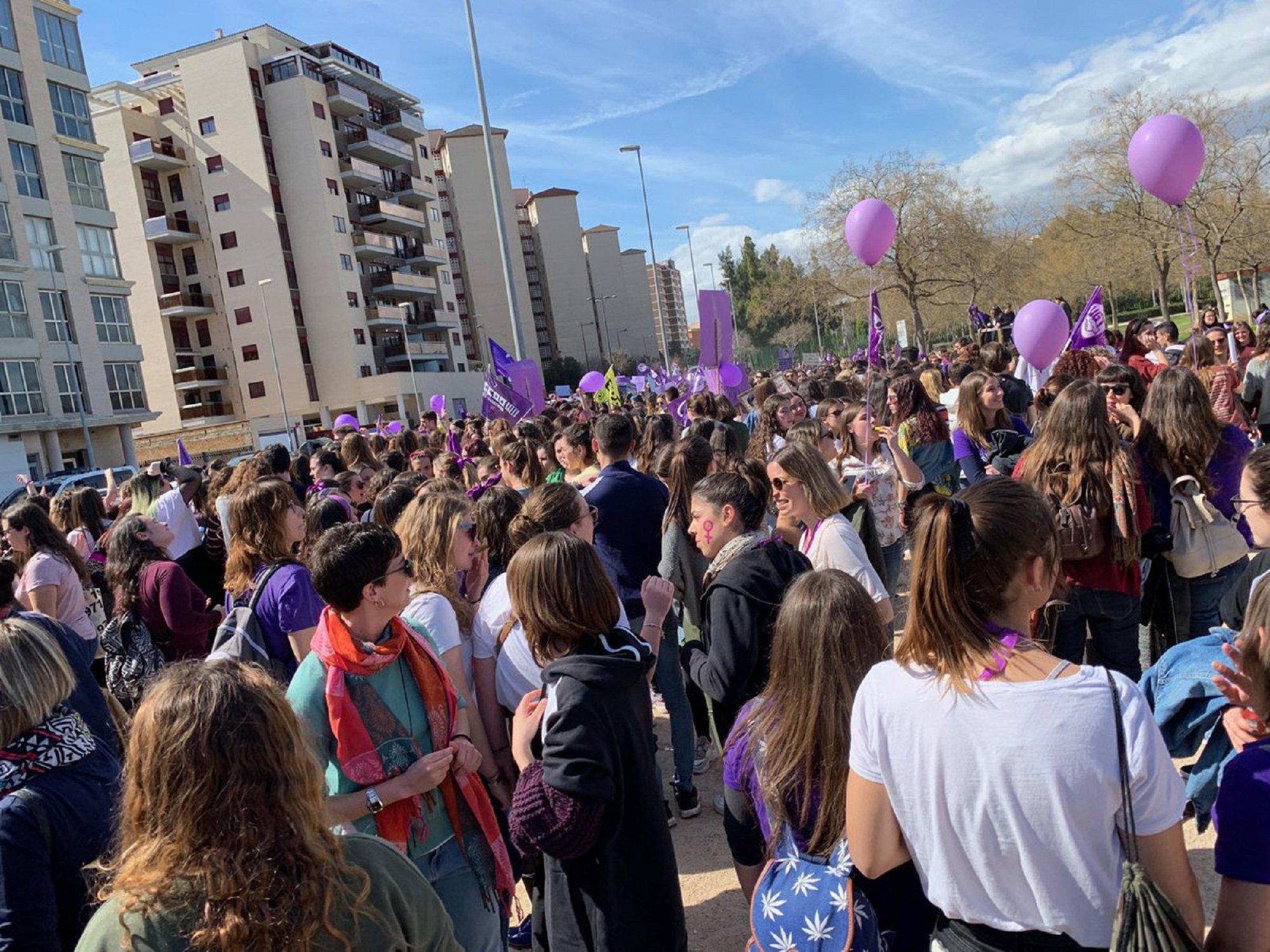 Vídeo | Un grup de feministes escridassa Casado a Castelló