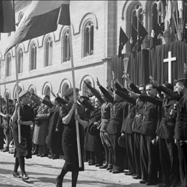 Universidad de Barcelona (1939). Desfile falangista. Fuente Archivo Nacional de Catalunya. Foto Brangulí