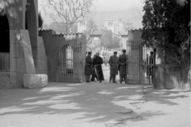 Convento de los Capuchinos de Sarrià. Cerco policial. Segundo día de asamblea. Fuente Archivo Nacional de Catalunya. Foto Guillem Martinez