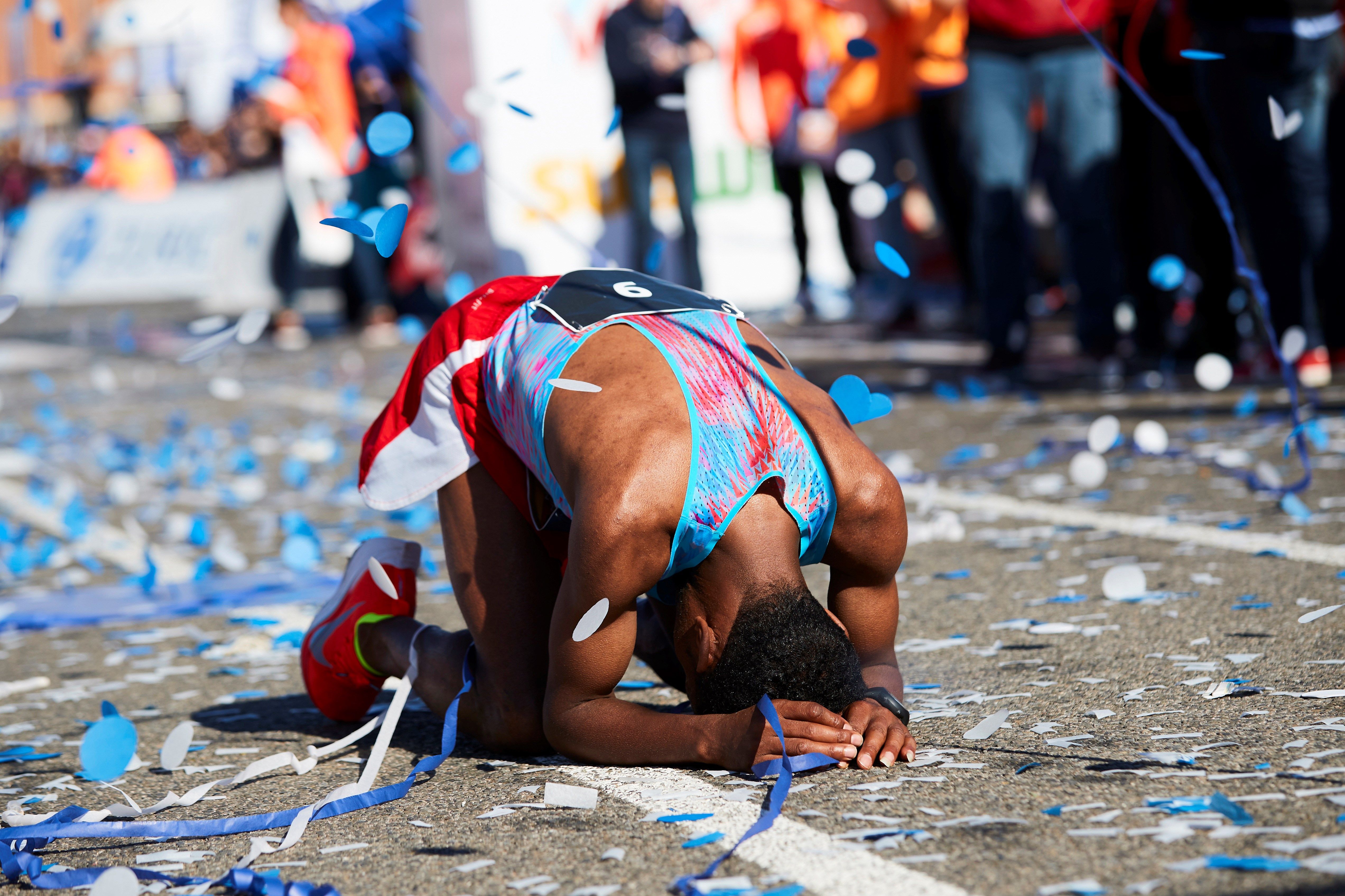 Victorias y récords de Alemu Bekele y Kuftu Tahir en el Maratón de Barcelona