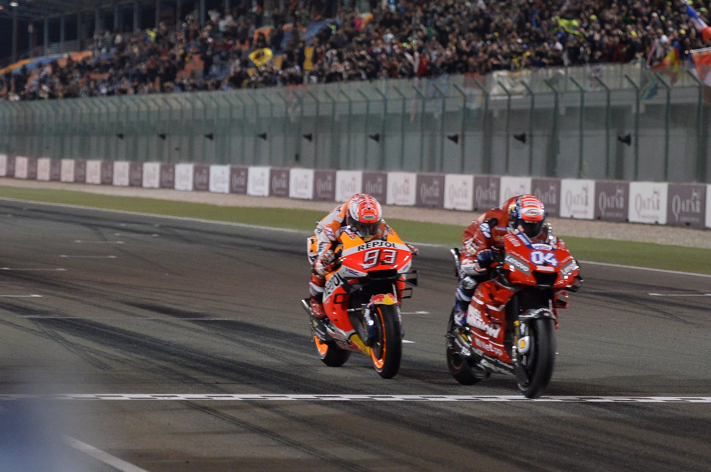 Dovizioso manté a ratlla Márquez en el debut a Qatar