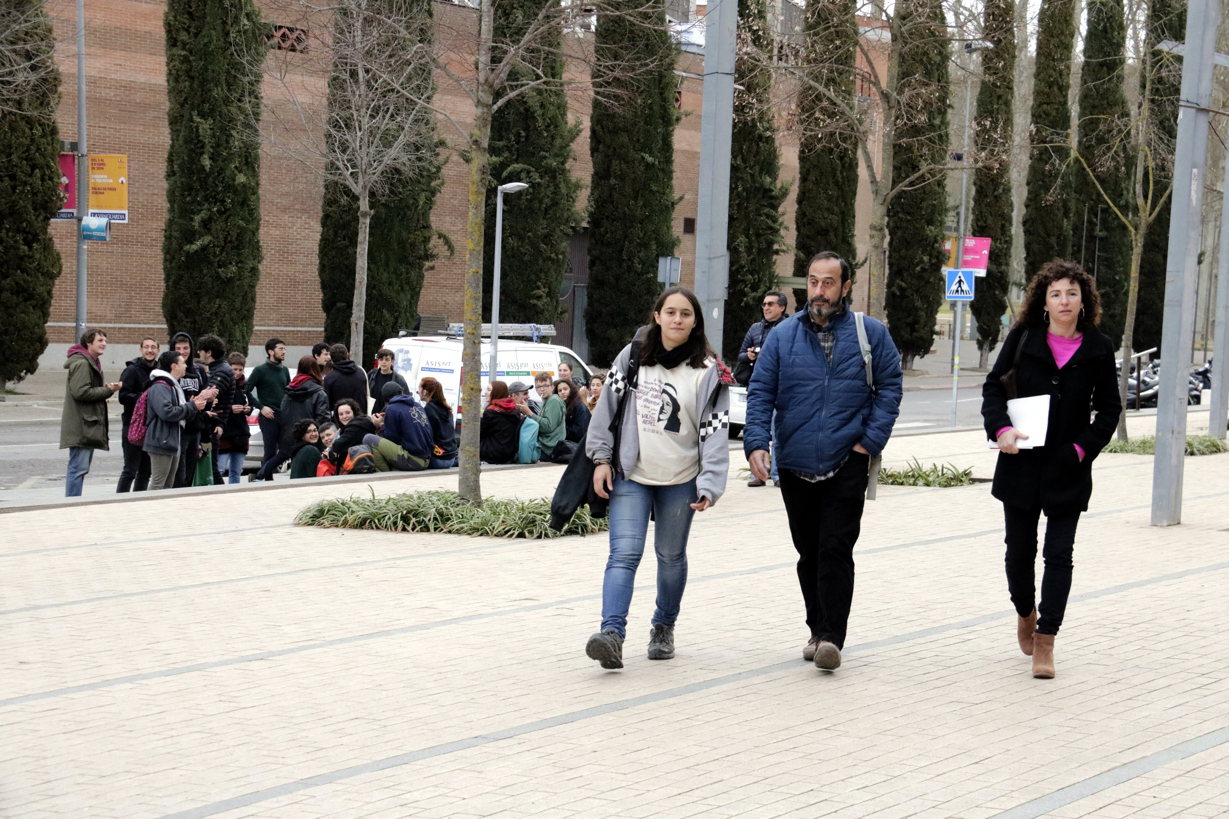 La menor investigada pel tall de l'AVE a Girona l'1-O s'acull al dret a no declarar