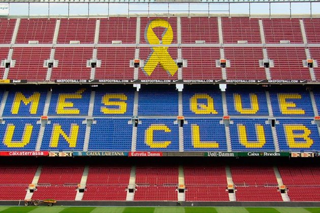 Barça Camp Nou llaç groc Foto Més que un llaç